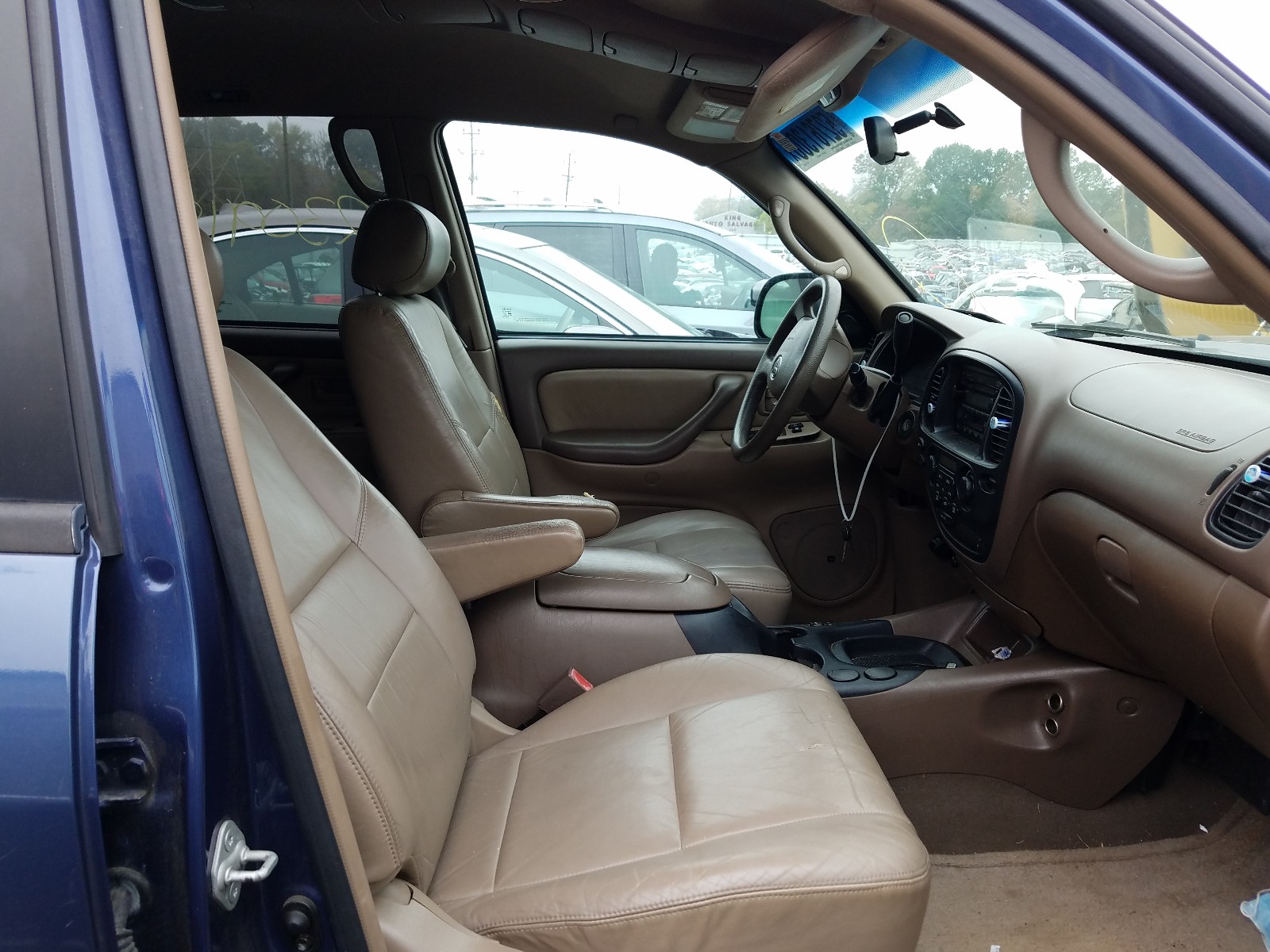 Photo 5 from auction – 2004 TOYOTA SEQUOIA SR with VIN 5TDZT34A34S216818