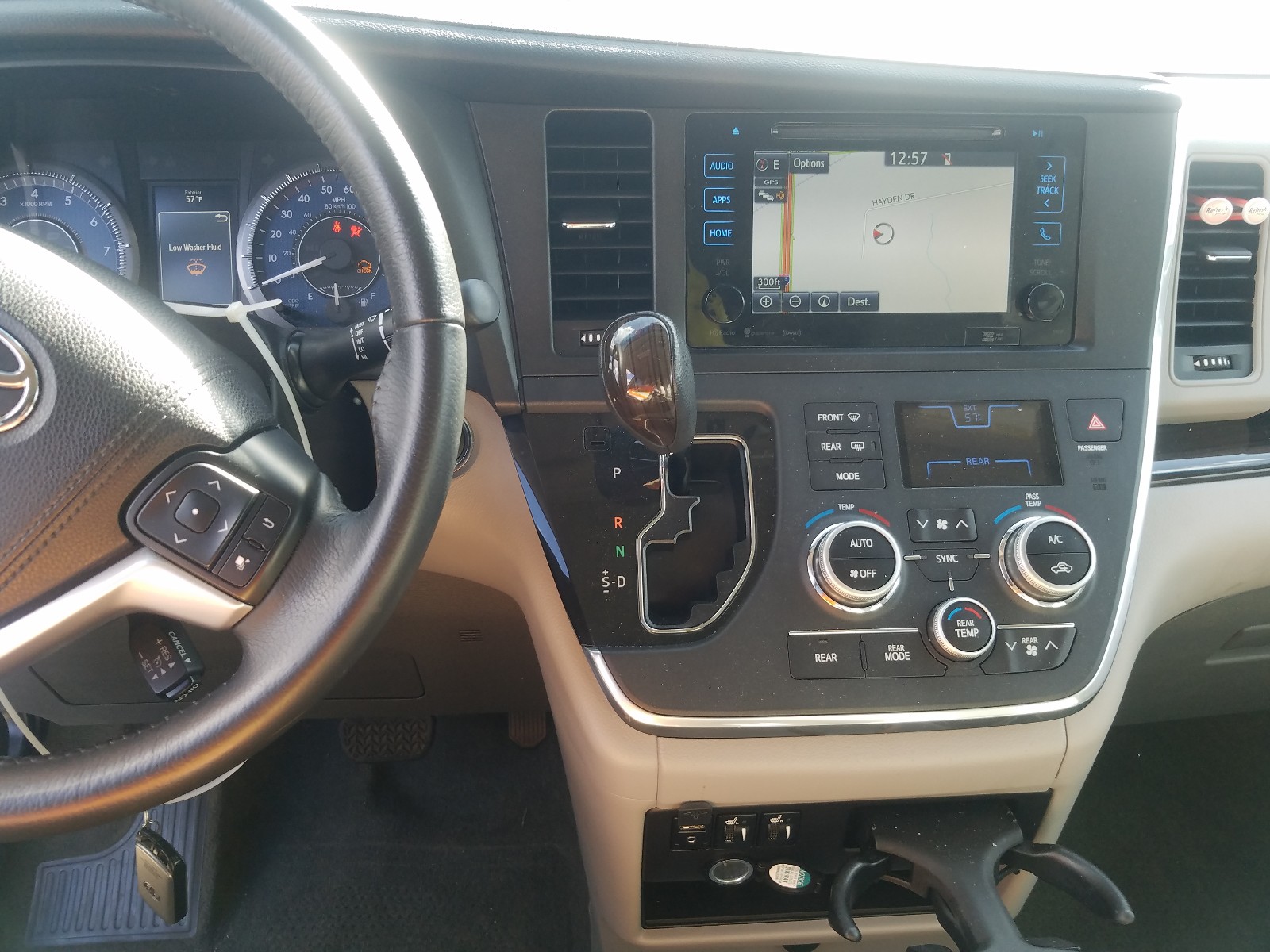 Photo 9 from auction – 2016 TOYOTA SIENNA XLE with VIN 5TDYK3DC7GS763515