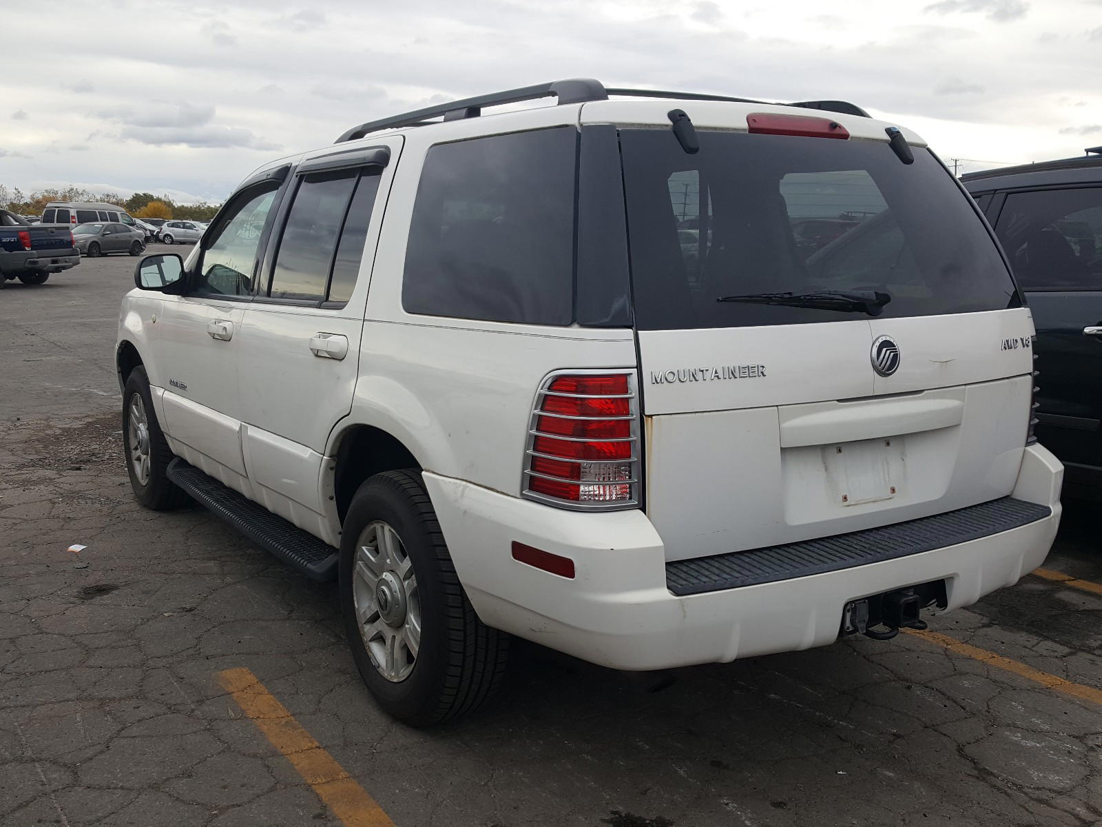 Photo 3 from auction – 2002 MERCURY MOUNTAINEE with VIN 4M2ZU86W42ZJ36825