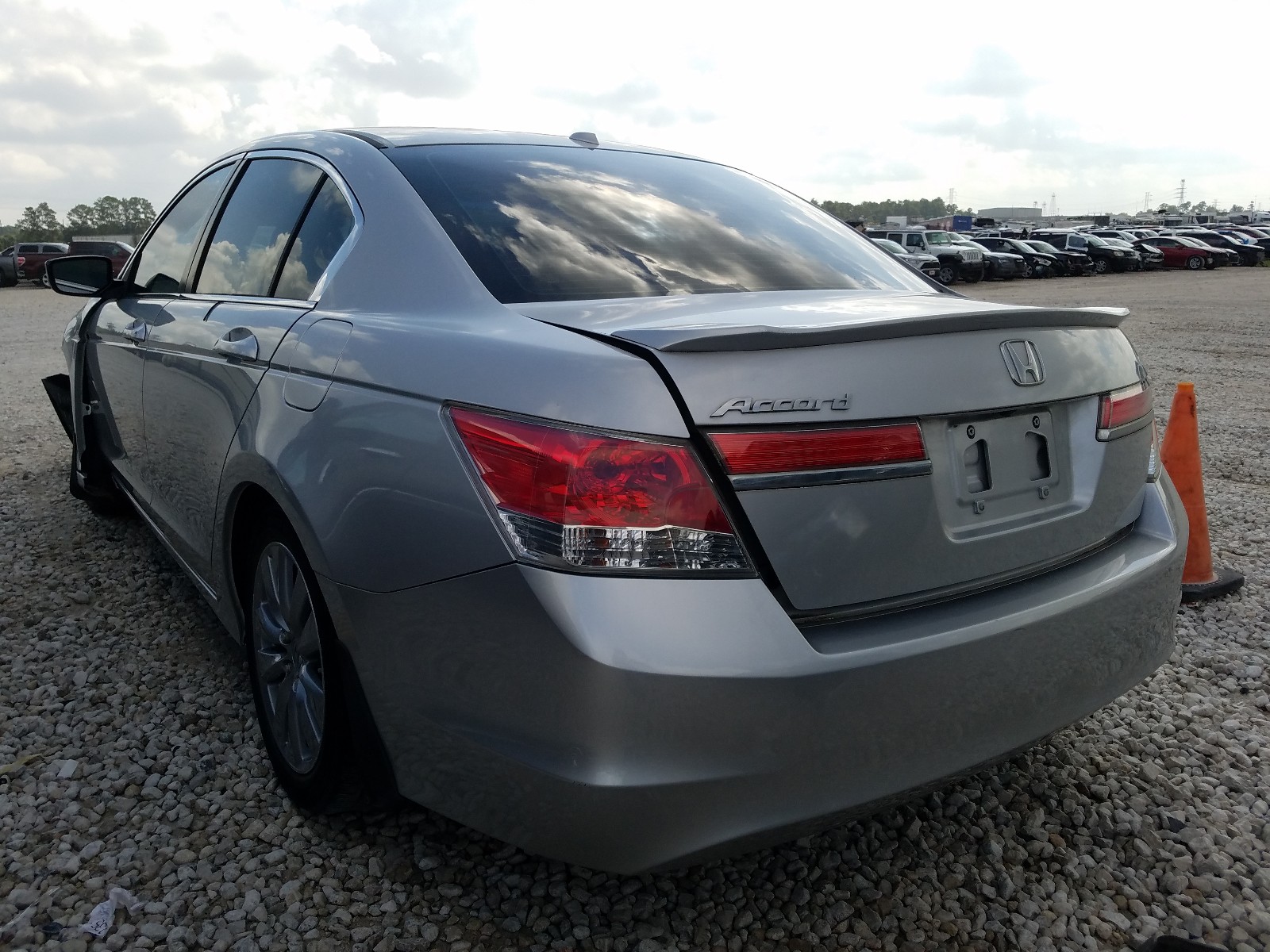 Photo 3 from auction – 2012 HONDA ACCORD EXL with VIN 1HGCP2F83CA081688