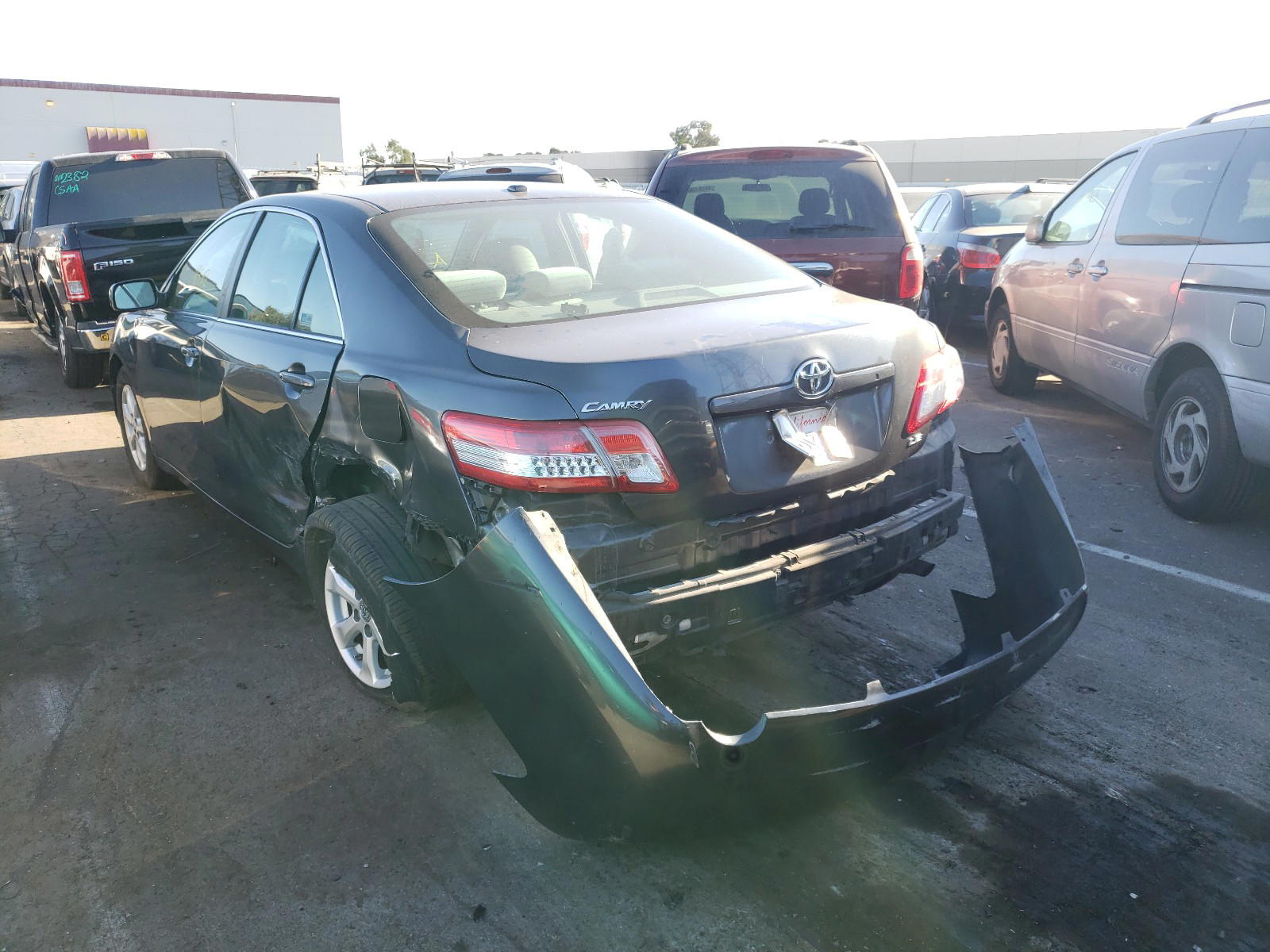Photo 4 from auction – 2011 TOYOTA CAMRY BASE with VIN 4T1BF3EK0BU618526