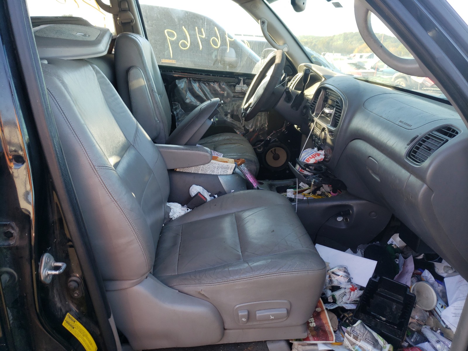 Photo 5 from auction – 2001 TOYOTA SEQUOIA LI with VIN 5TDZT38A11S050918