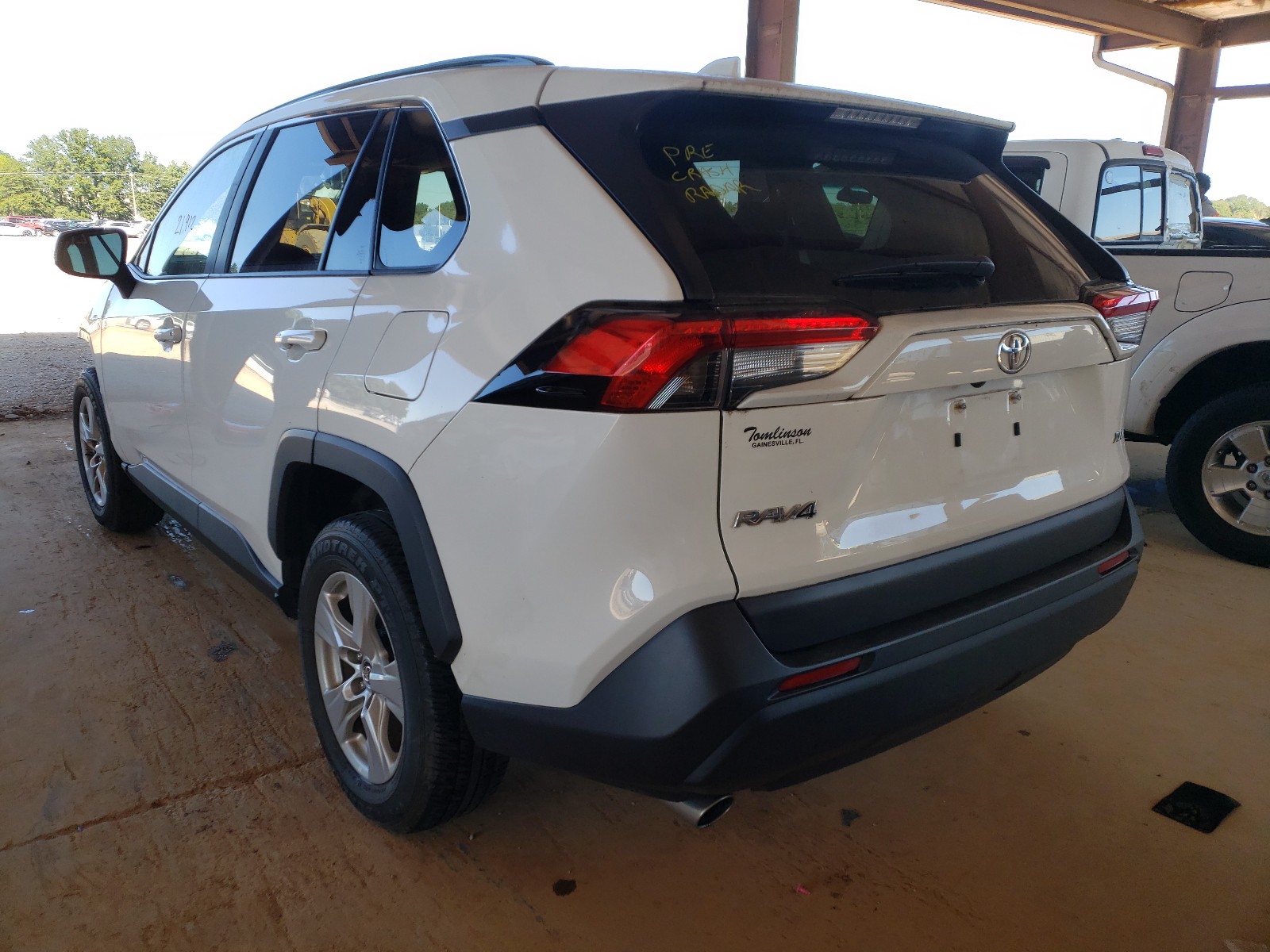 Photo 3 from auction – 2019 TOYOTA RAV4 XLE with VIN JTMW1RFV3KD002612