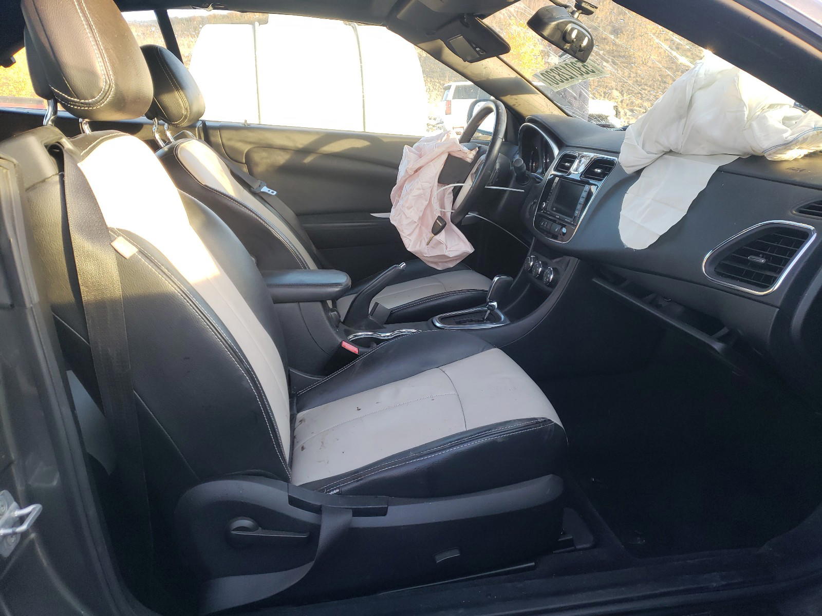 Photo 5 from auction – 2013 CHRYSLER 200 TOURIN with VIN 1C3BCBEB0DN755538