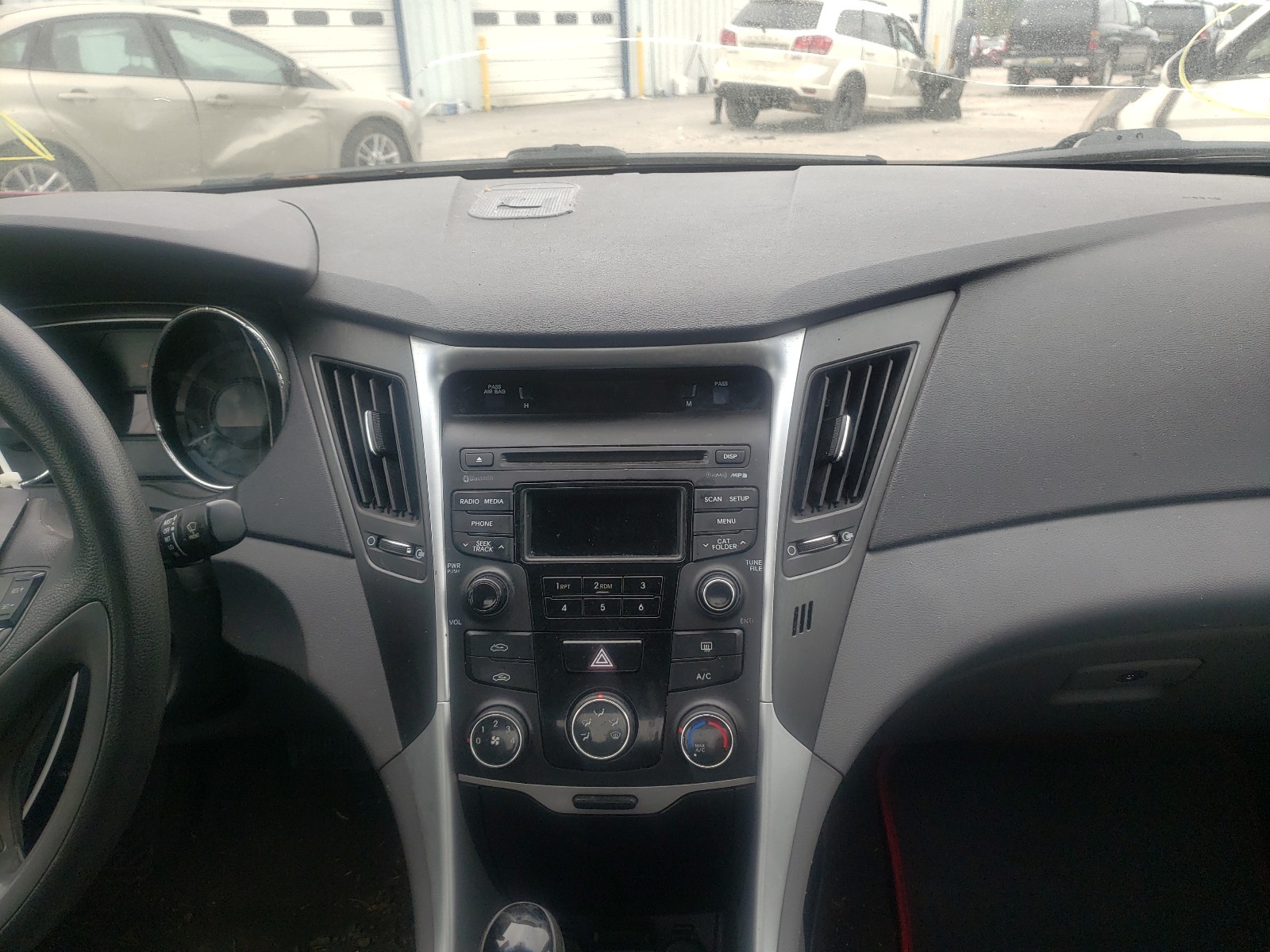 Photo 9 from auction – 2014 HYUNDAI SONATA GLS with VIN 5NPEB4AC1EH866378