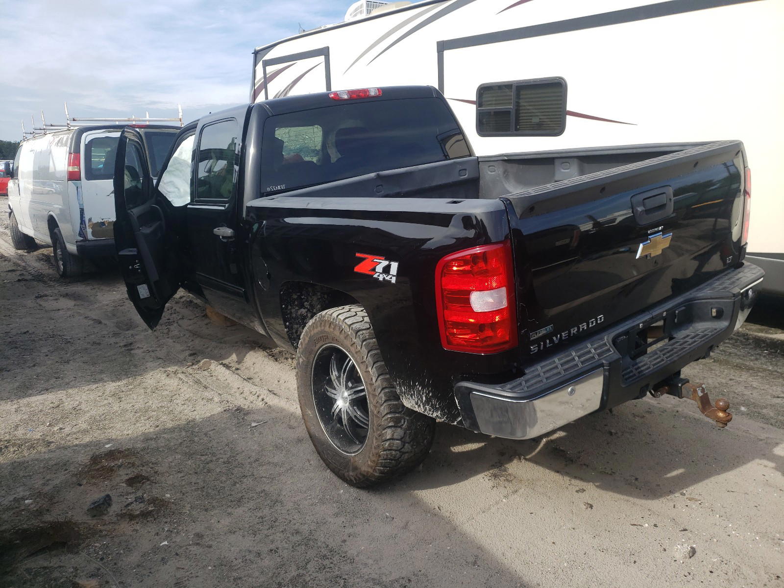 Photo 3 from auction – 2011 CHEVROLET SILVERADO with VIN 3GCPKSE35BG245060