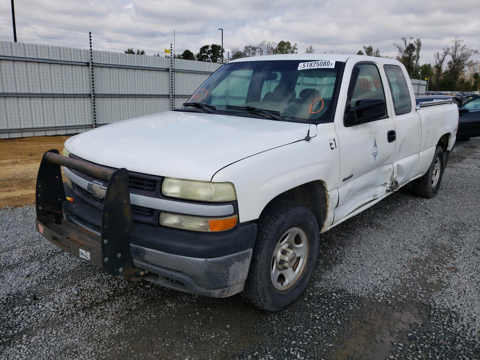Photo 2 from auction – 2002 CHEVROLET SILVERADO with VIN 1GCEK19T72E280363
