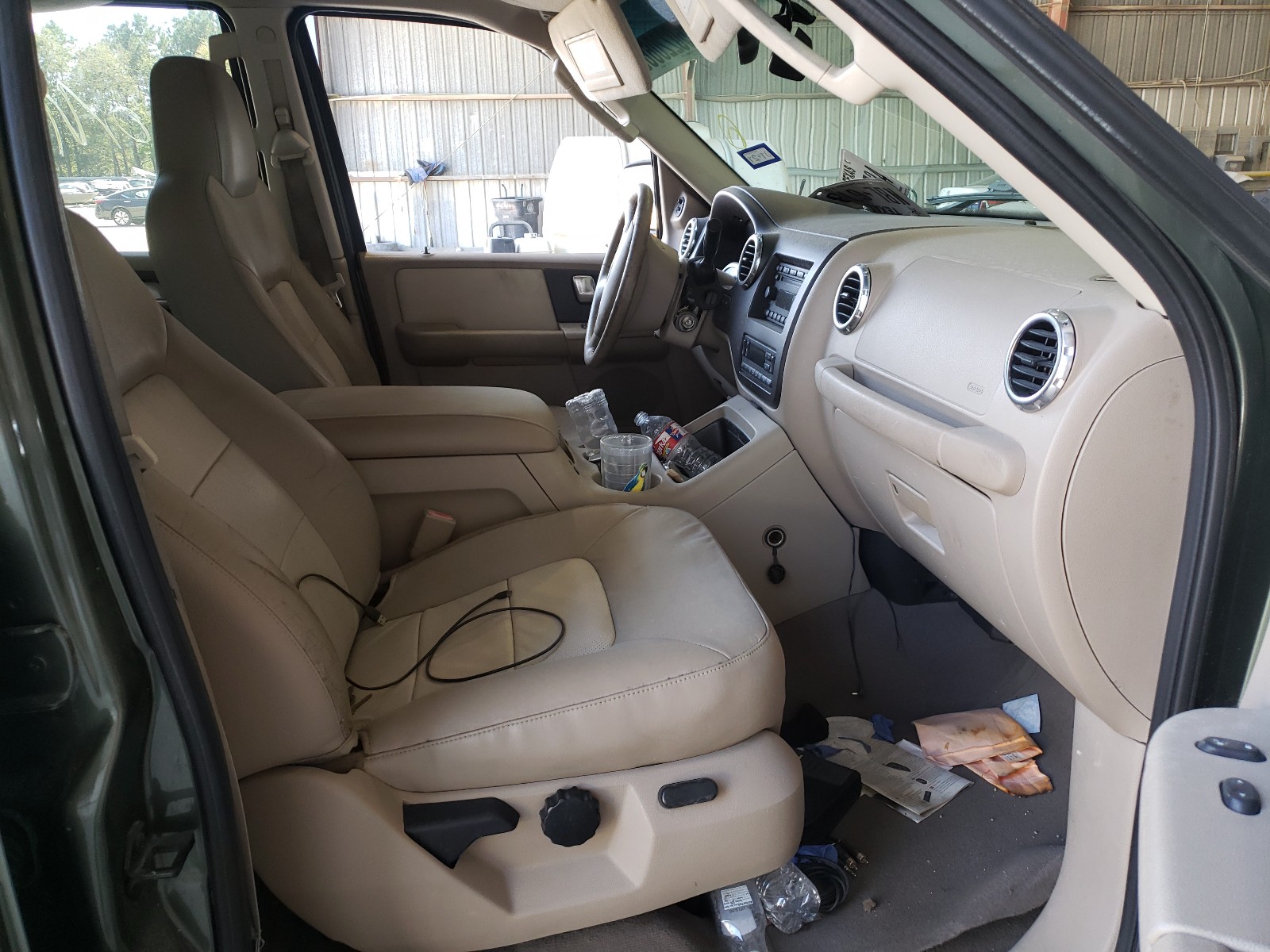 Zdjęcie 5 z aukcji – 2003 FORD EXPEDITION z VIN 1FMFU17LX3LA73265