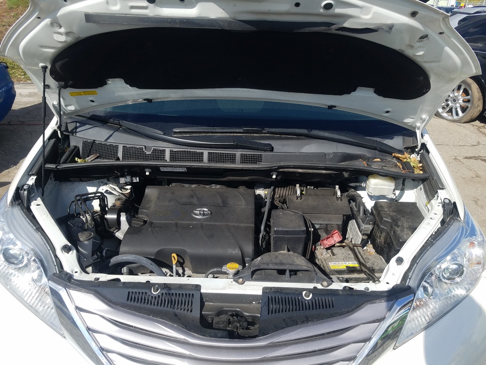 Photo 7 from auction – 2016 TOYOTA SIENNA XLE with VIN 5TDYK3DC7GS763515