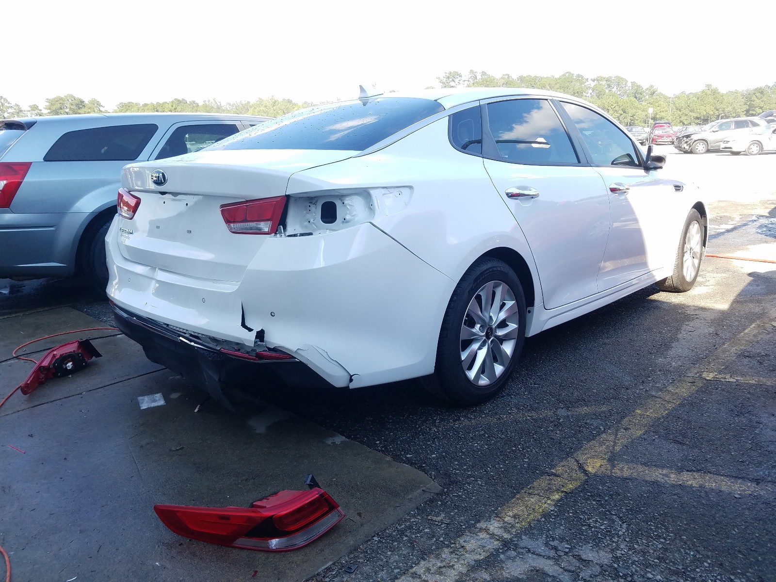 Photo 4 from auction – 2018 KIA OPTIMA LX with VIN 5XXGT4L30JG263284