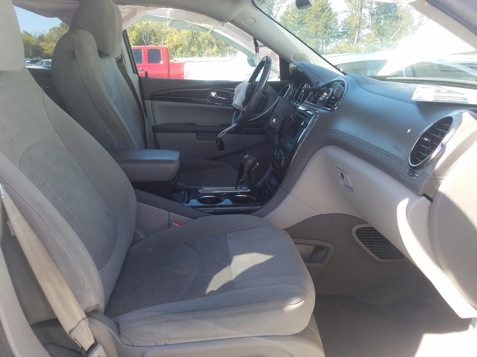Photo 5 from auction – 2016 BUICK ENCLAVE with VIN 5GAKRAKD1GJ342695