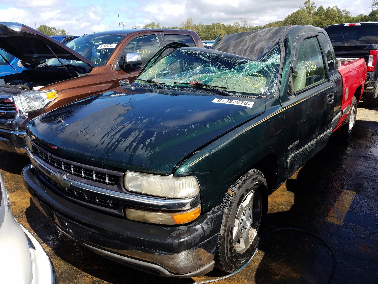 Photo 2 from auction – 2001 CHEVROLET SILVERADO with VIN 2GCEC19T811118707