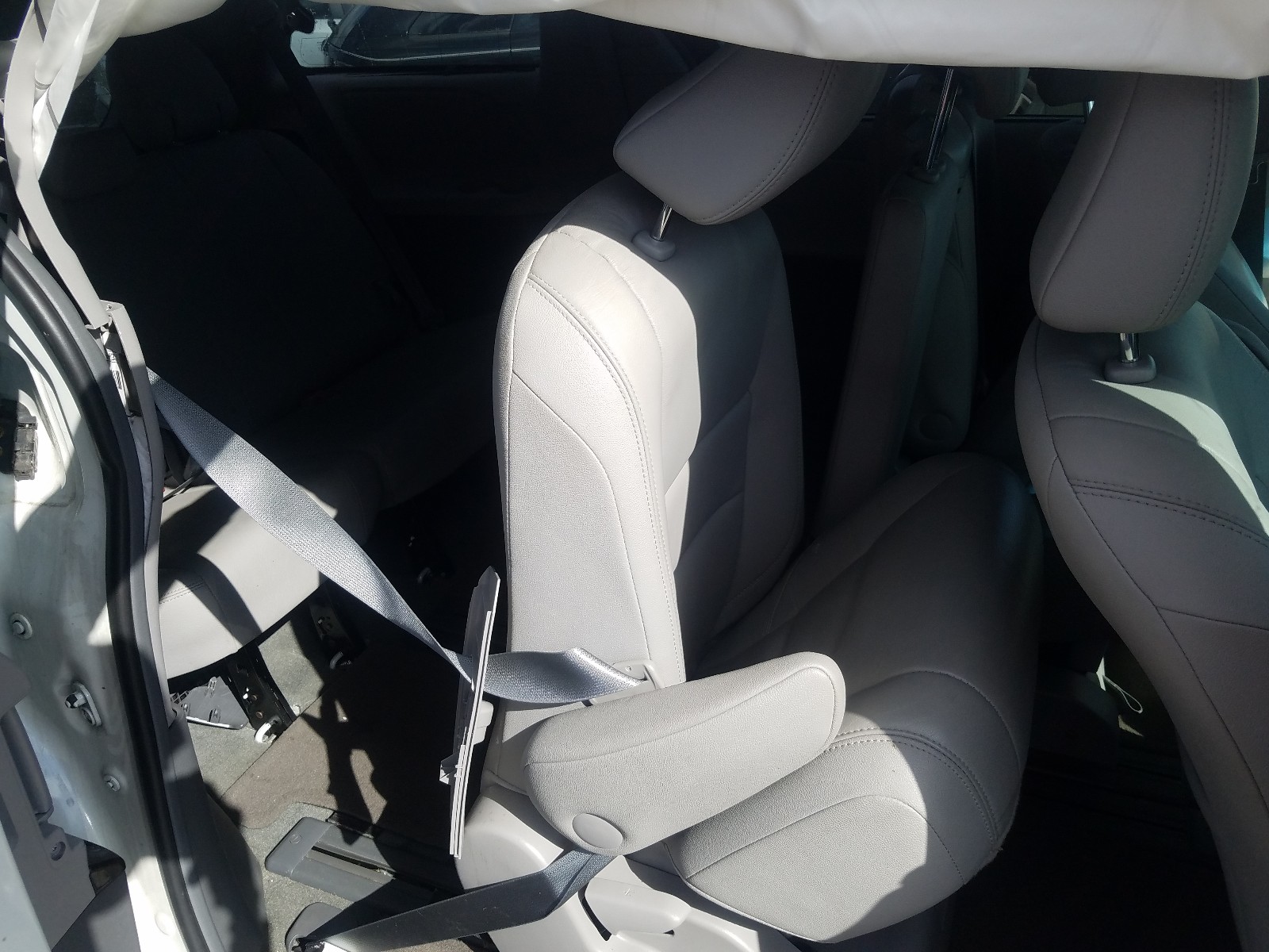 Photo 6 from auction – 2016 TOYOTA SIENNA XLE with VIN 5TDYK3DC7GS763515