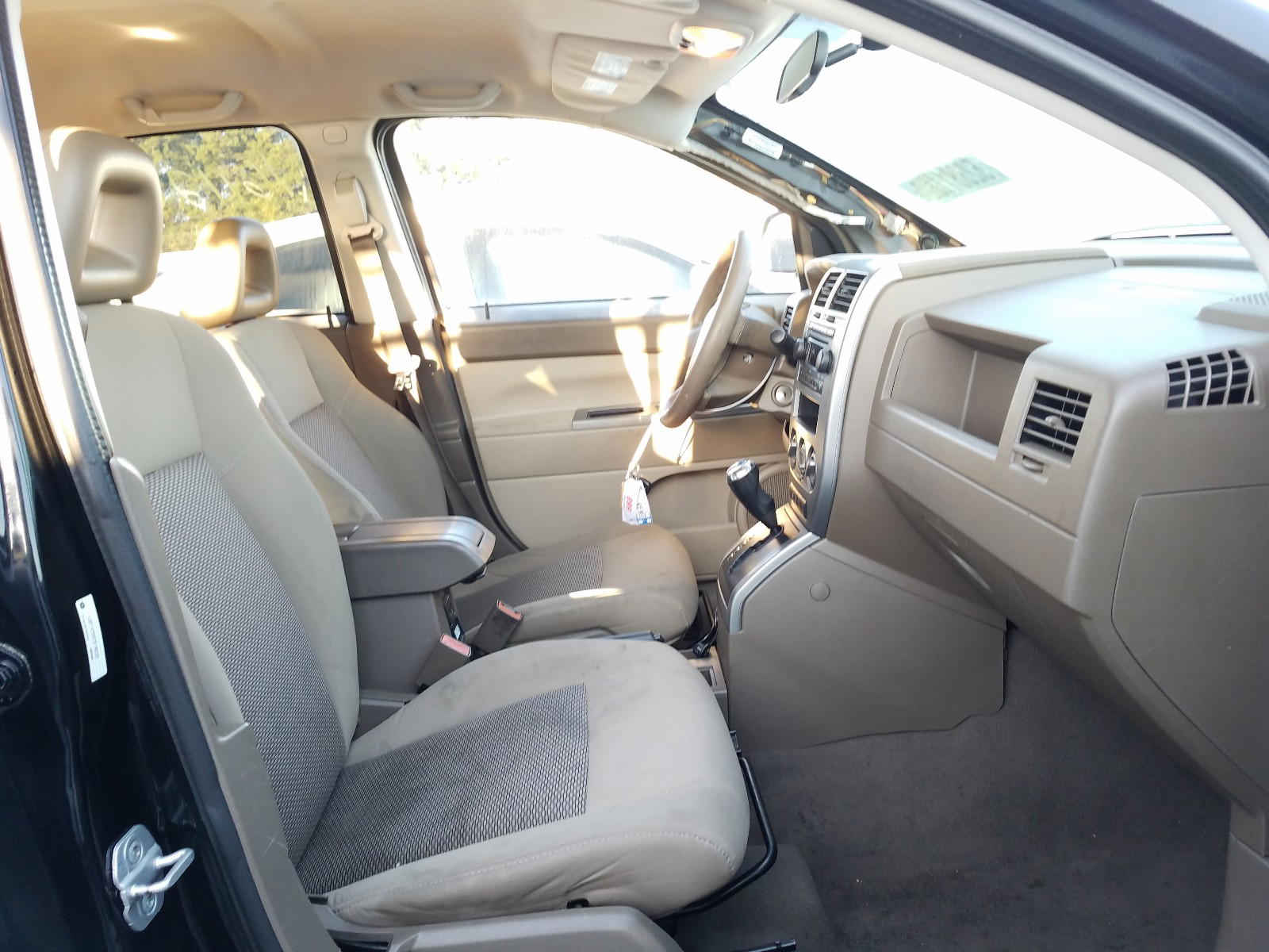 Photo 5 from auction – 2007 JEEP COMPASS with VIN 1J8FT47W97D190332