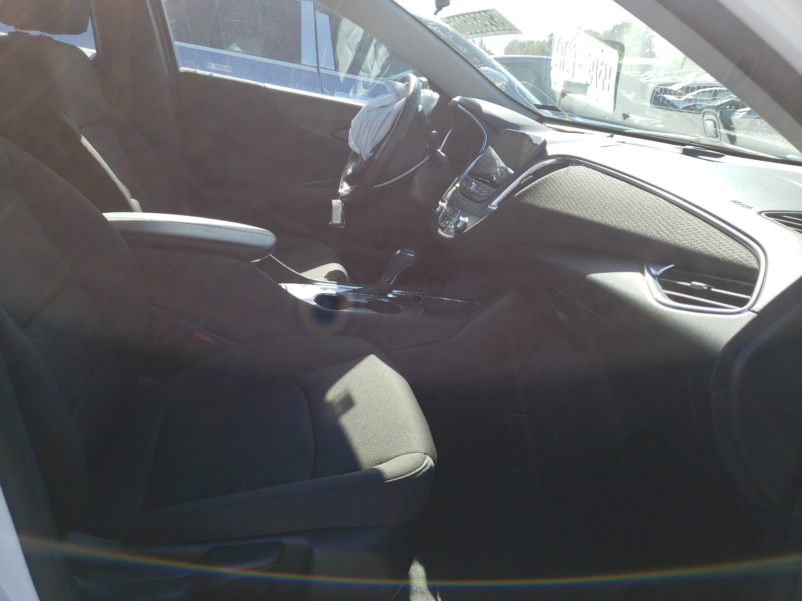 Photo 5 from auction – 2020 CHEVROLET MALIBU LT with VIN 1G1ZD5ST5LF088795