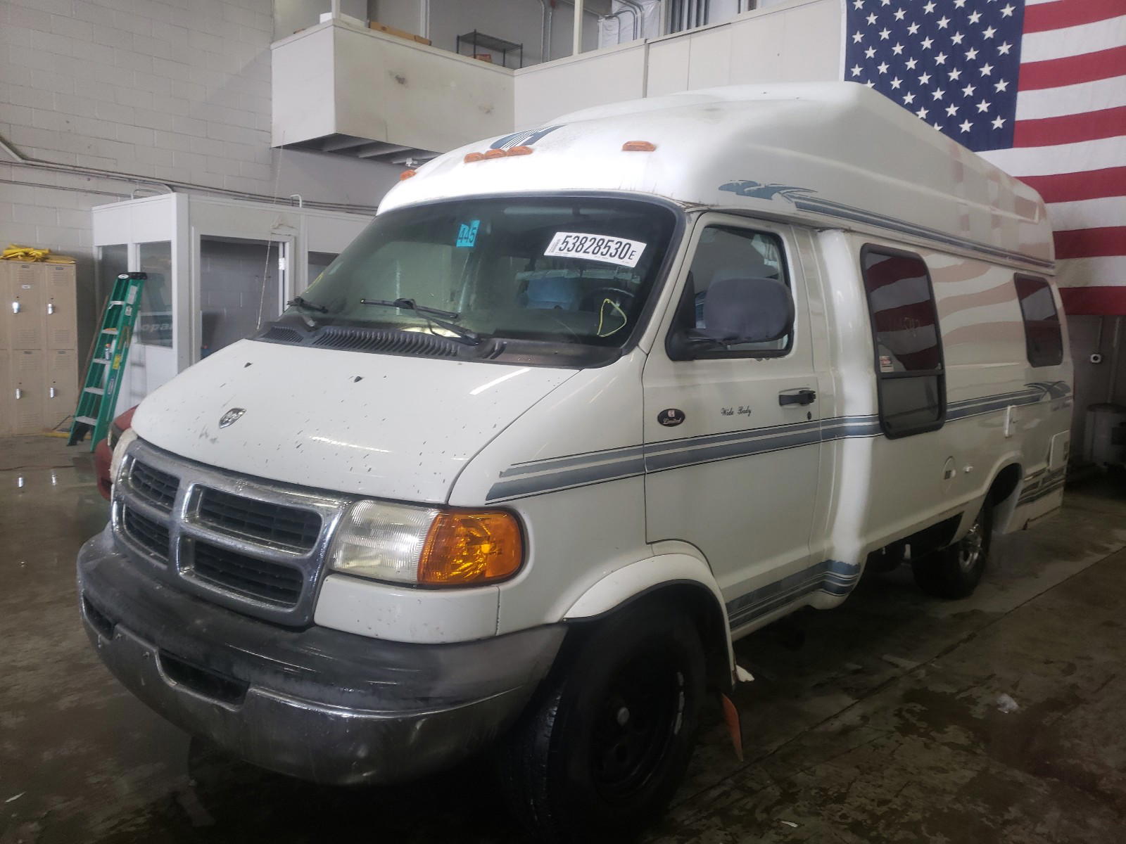 Photo 2 from auction – 2000 COAH TL with VIN 2B6KB31Z6YK109496
