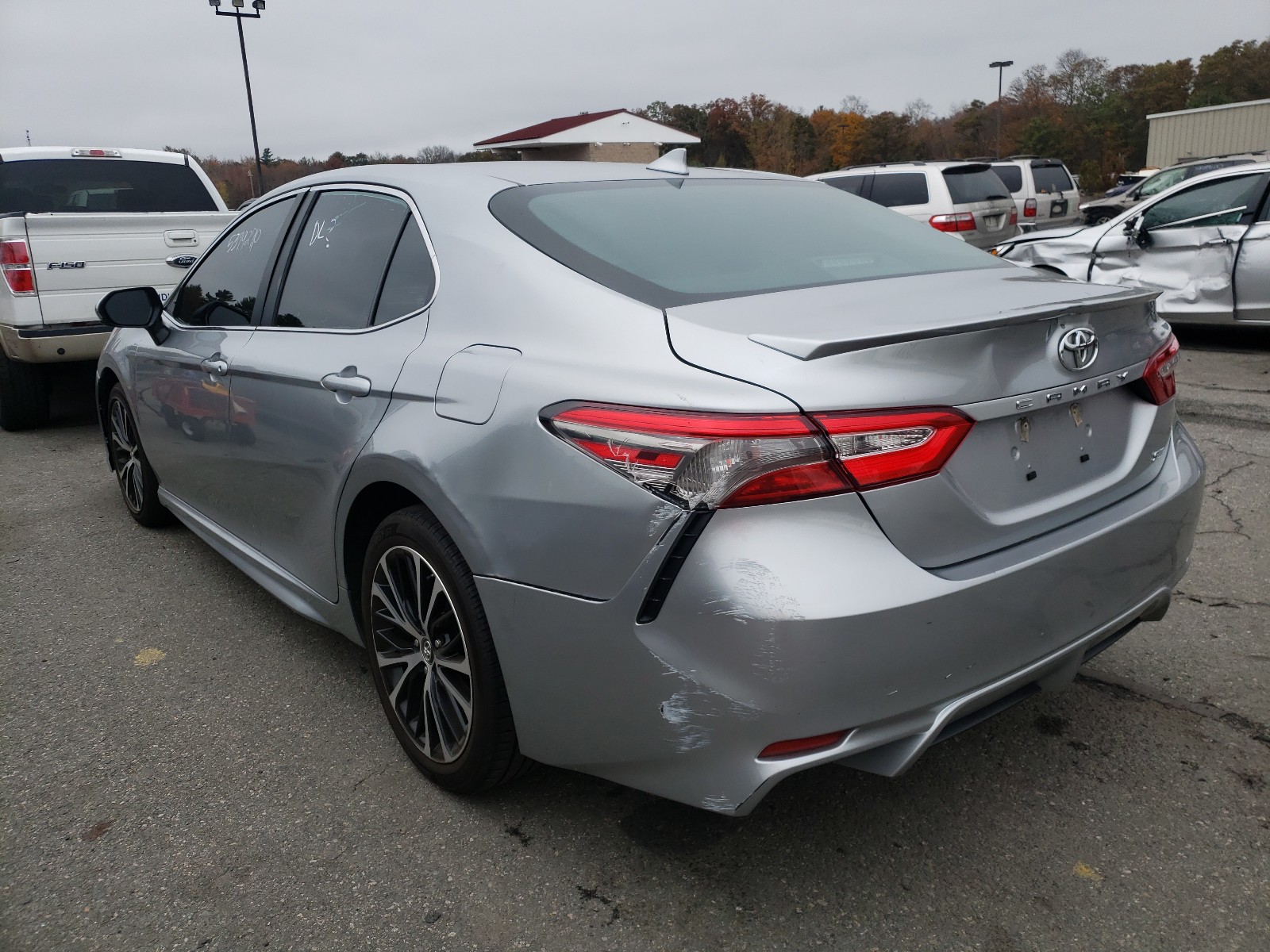 Photo 3 from auction – 2019 TOYOTA CAMRY L with VIN 4T1B11HK4KU787091