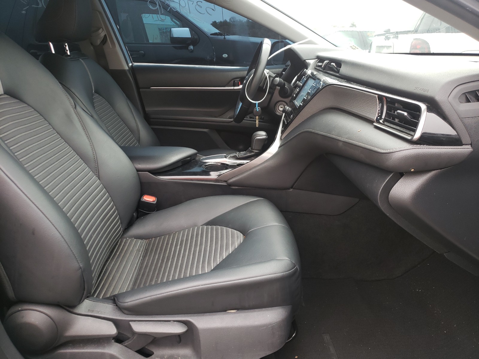 Photo 5 from auction – 2019 TOYOTA CAMRY L with VIN 4T1B11HK4KU787091