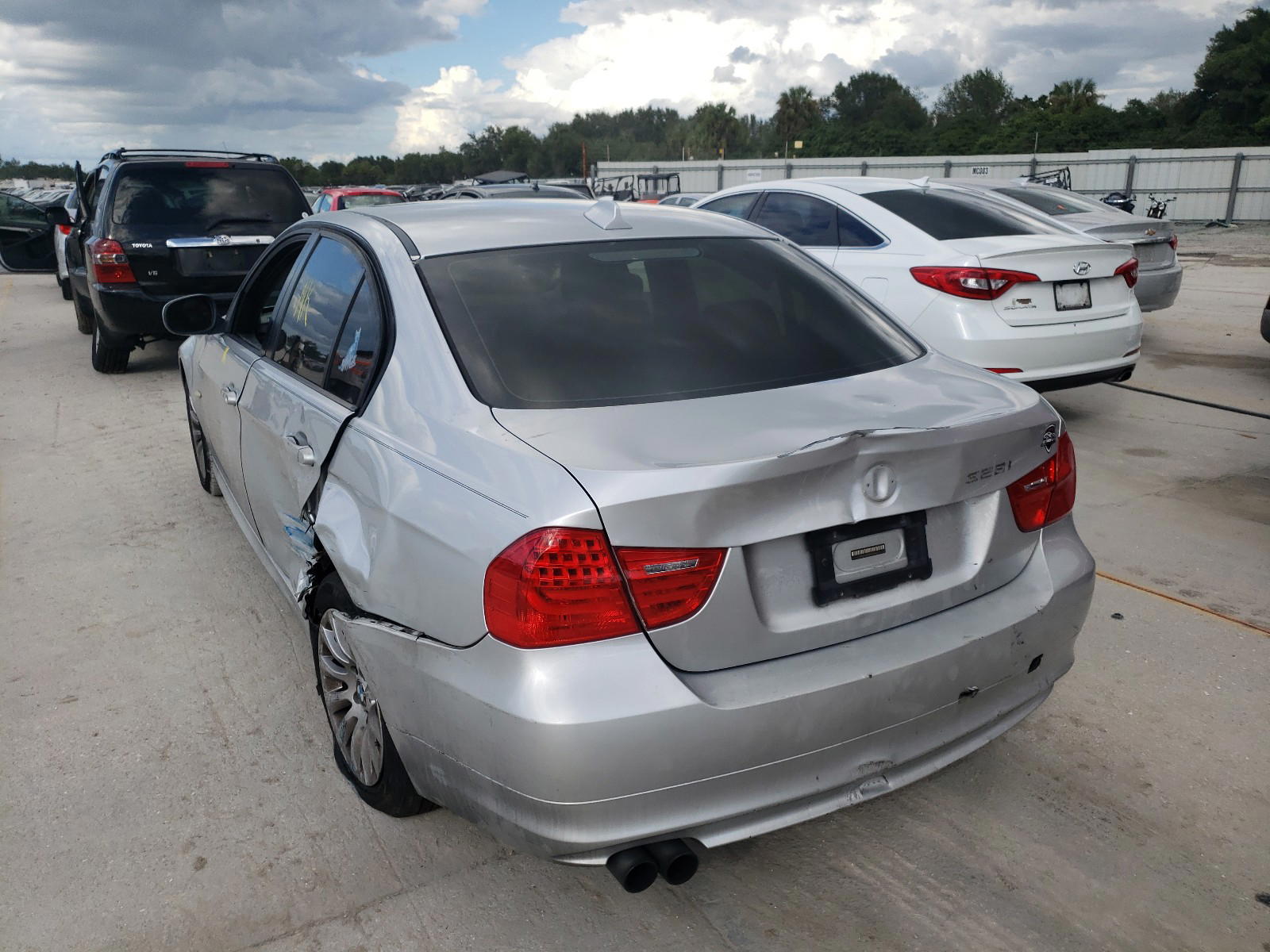 Photo 3 from auction – 2009 BMW 328 I with VIN WBAPH73589A173423