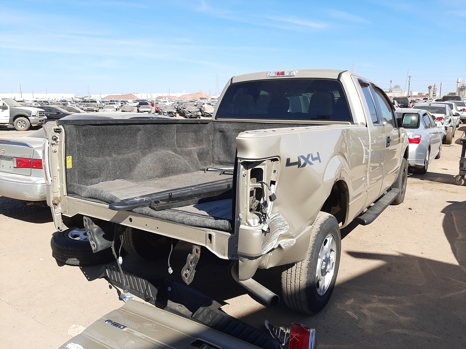 Zdjęcie 4 z aukcji – 2010 FORD F150 SUPER z VIN 1FTEX1E85AFA36237