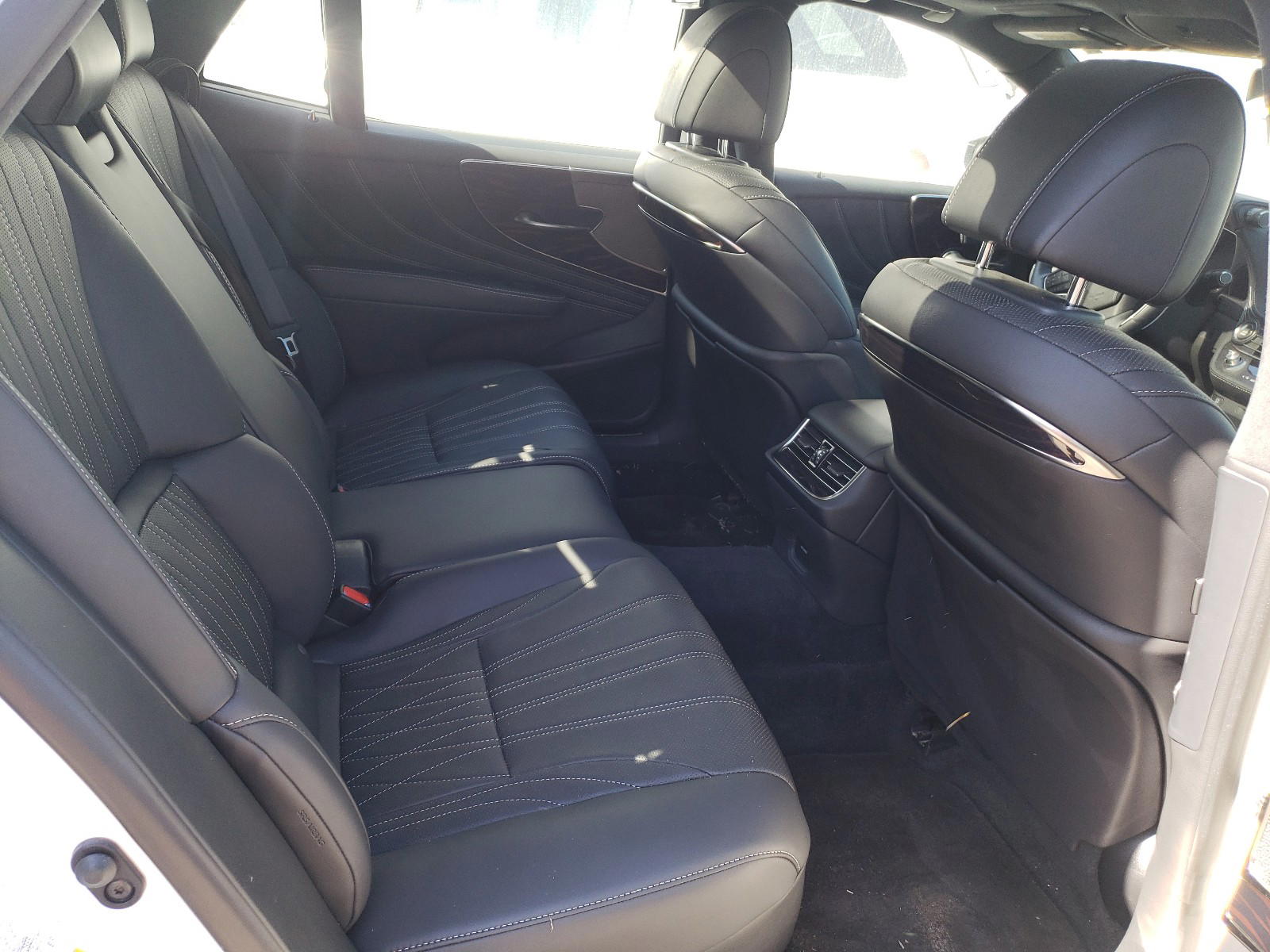 Photo 6 from auction – 2018 LEXUS LS 500 with VIN JTHB5LFF5J5005348