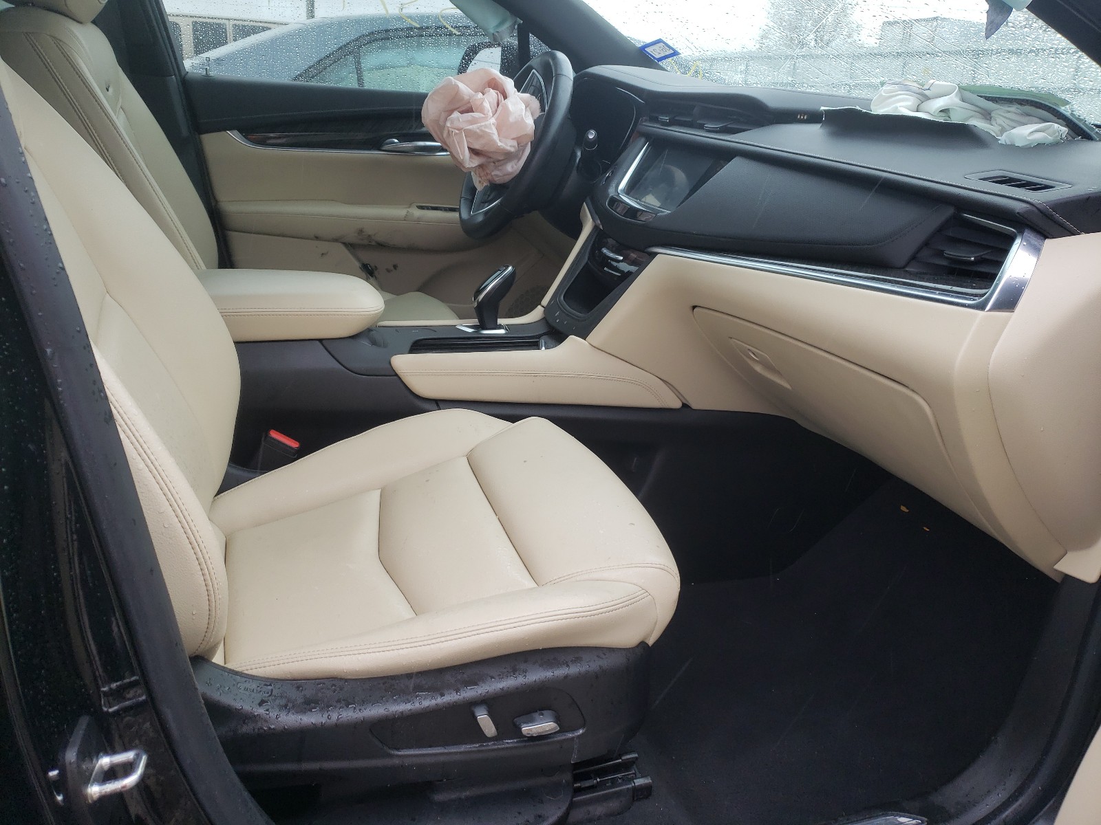 Photo 5 from auction – 2017 CADILLAC XT5 with VIN 1GYKNARS4HZ279300