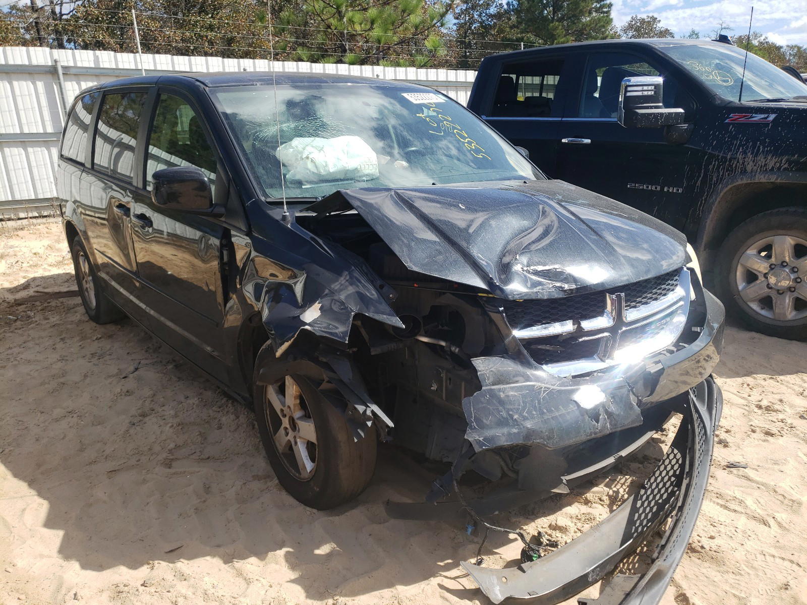 DODGE CARAVAN 2011 with VIN 2D4RN3DG6BR617514 - Photo from auction