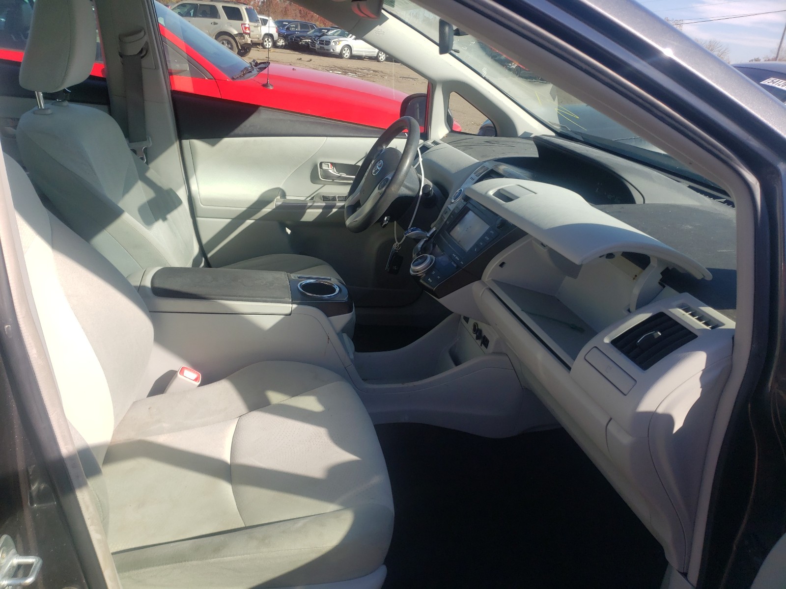 Photo 5 from auction – 2012 TOYOTA PRIUS V with VIN JTDZN3EUXC3112099