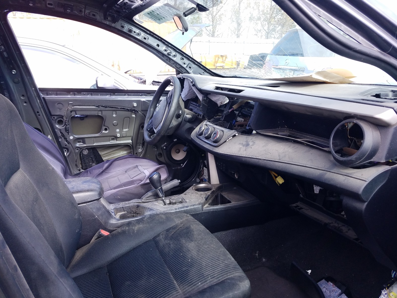 Photo 5 from auction – 2015 TOYOTA RAV4 LE with VIN 2T3ZFREV6FW211657