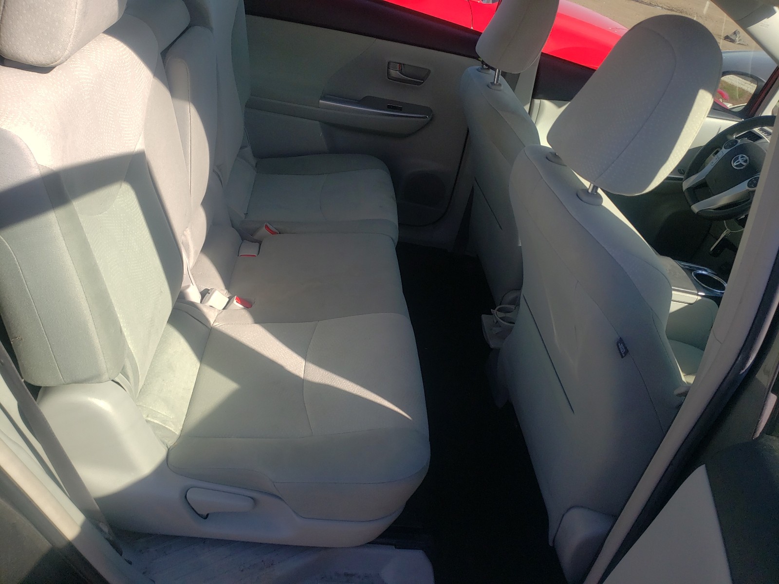 Photo 6 from auction – 2012 TOYOTA PRIUS V with VIN JTDZN3EUXC3112099