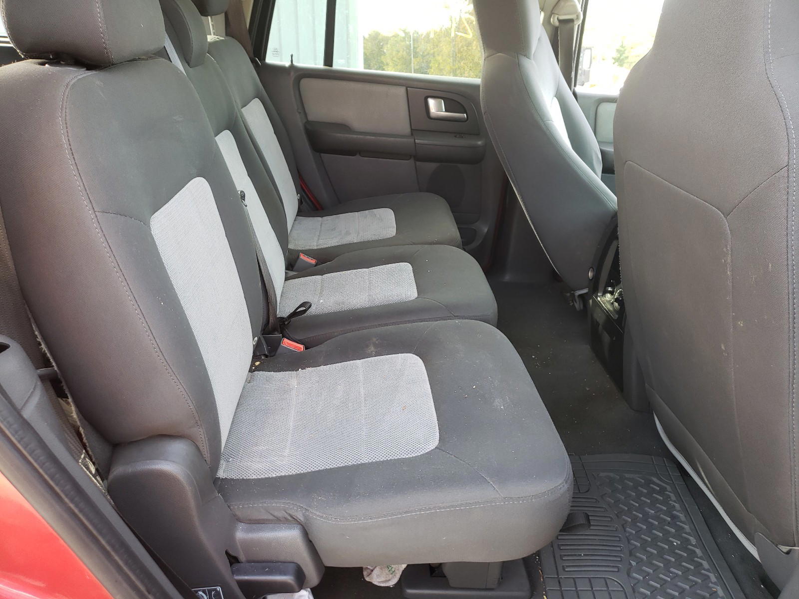 Photo 6 from auction – 2003 FORD EXPEDITION with VIN 1FMRU15W63LC44930