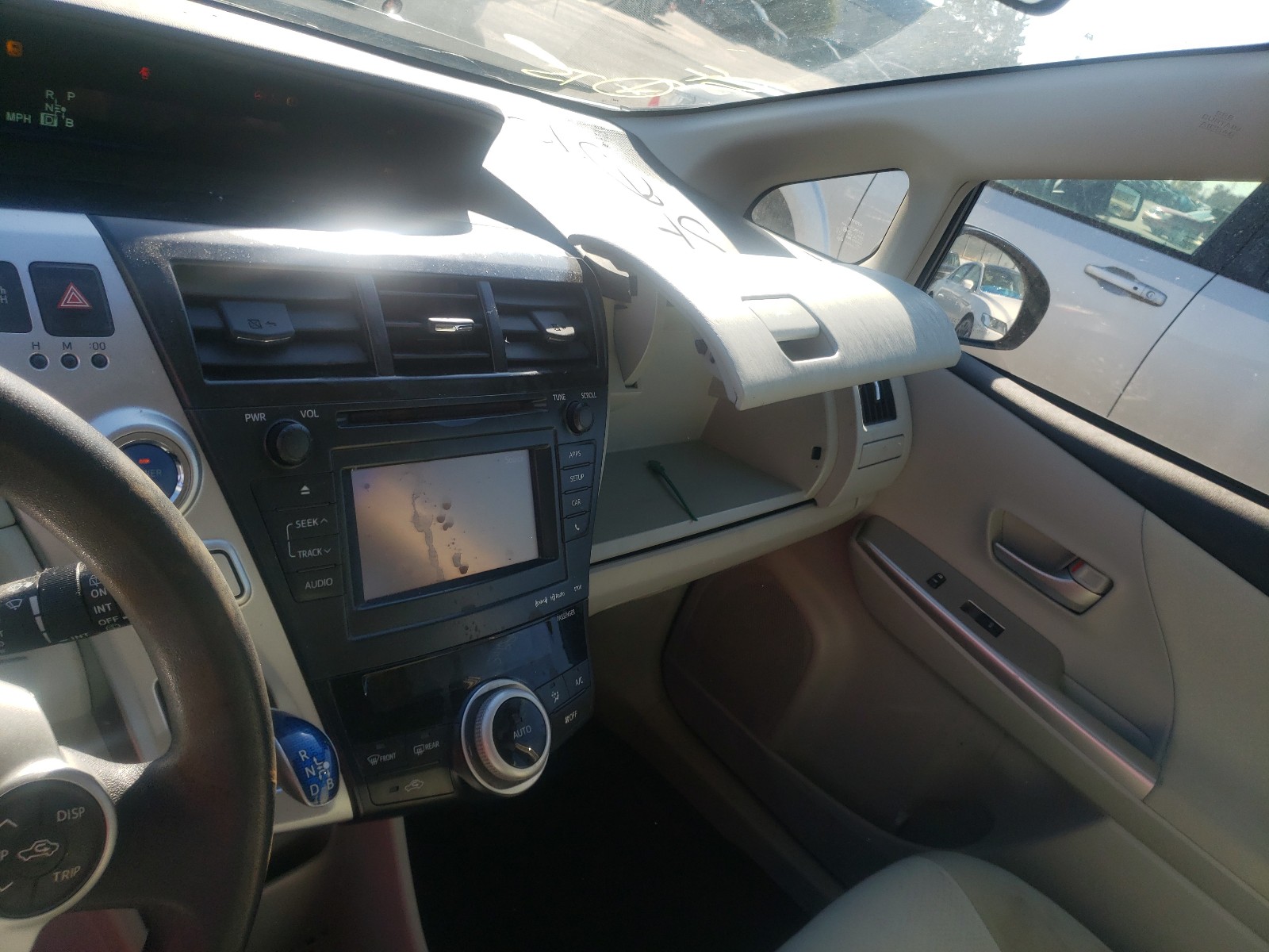 Photo 9 from auction – 2012 TOYOTA PRIUS V with VIN JTDZN3EUXC3112099