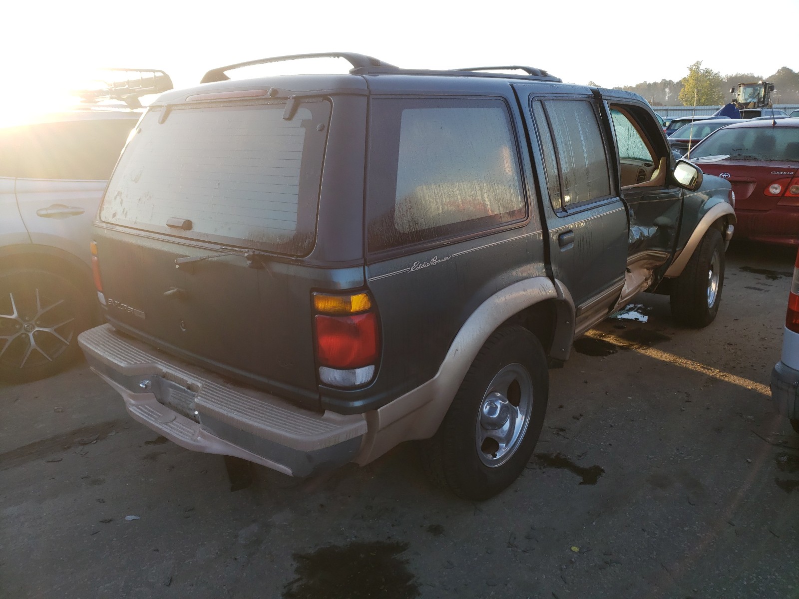 Photo 4 from auction – 1996 FORD EXPLORER with VIN 1FMDU32X6TUA61072