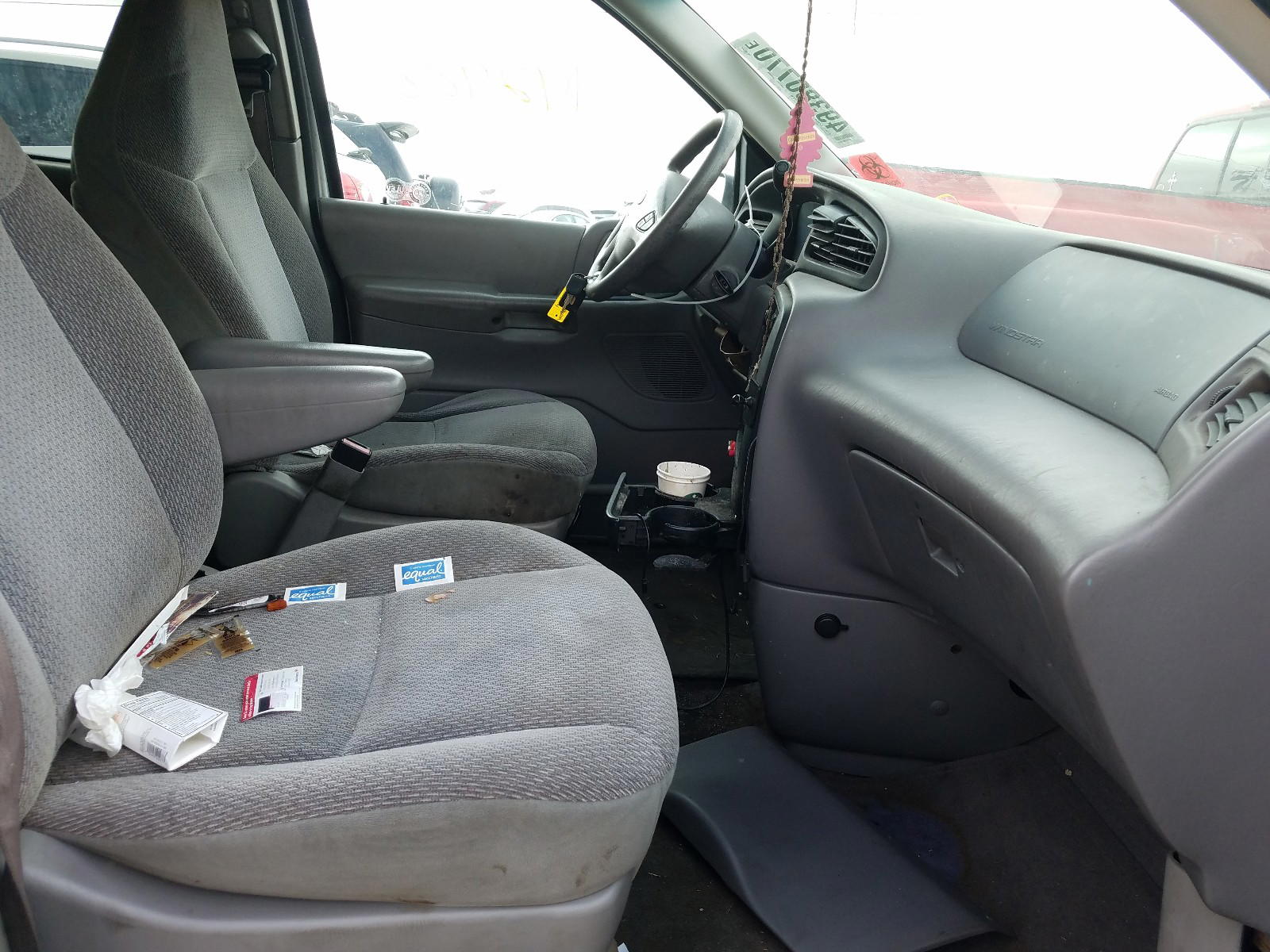 Photo 5 from auction – 2002 FORD WINDSTAR L with VIN 2FMZA504X2BB81318
