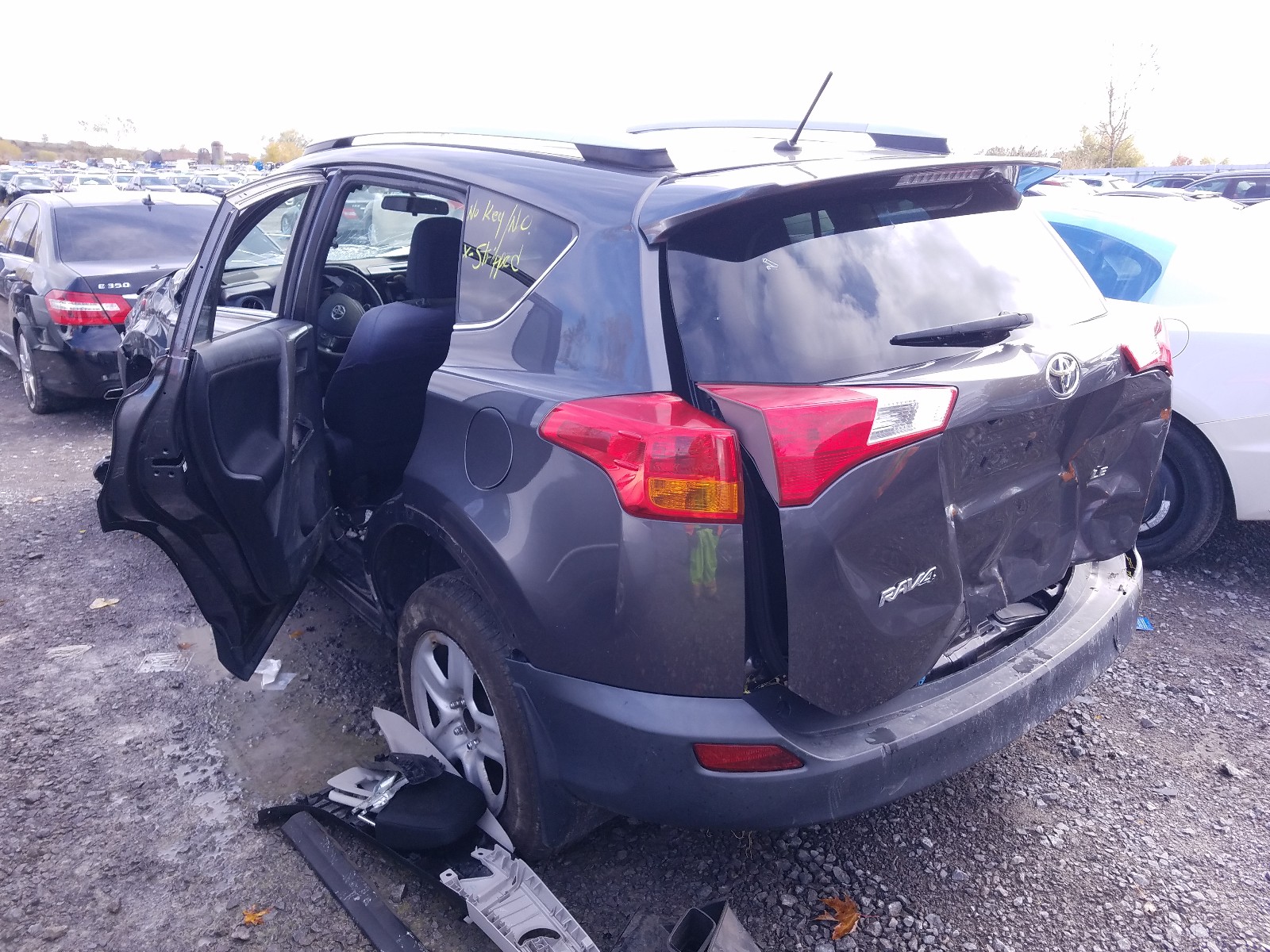 Photo 3 from auction – 2015 TOYOTA RAV4 LE with VIN 2T3ZFREV6FW211657