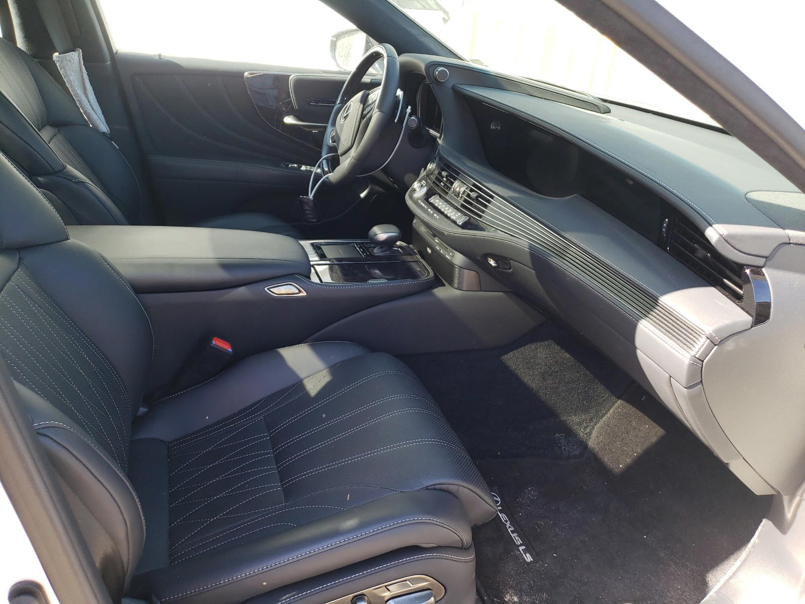 Photo 5 from auction – 2018 LEXUS LS 500 with VIN JTHB5LFF5J5005348