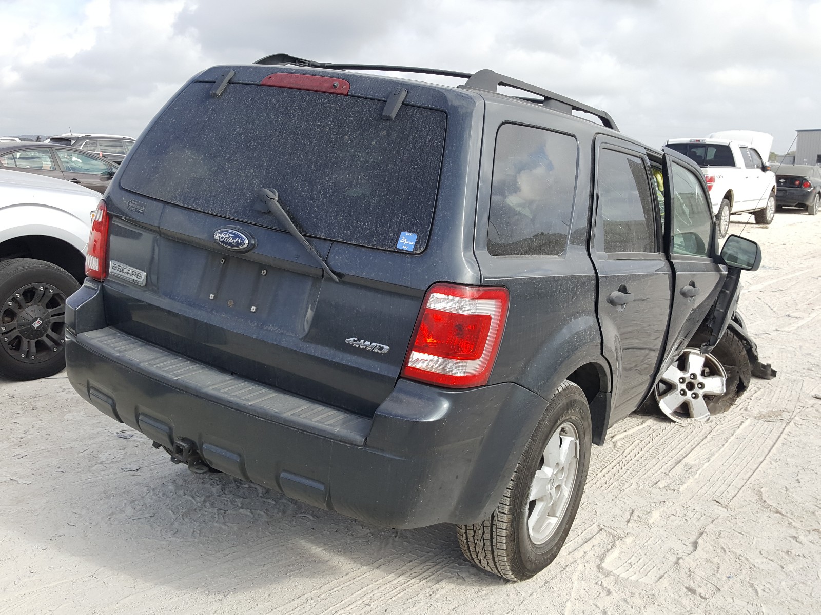 Photo 4 from auction – 2008 FORD ESCAPE XLT with VIN 1FMCU93108KB29085