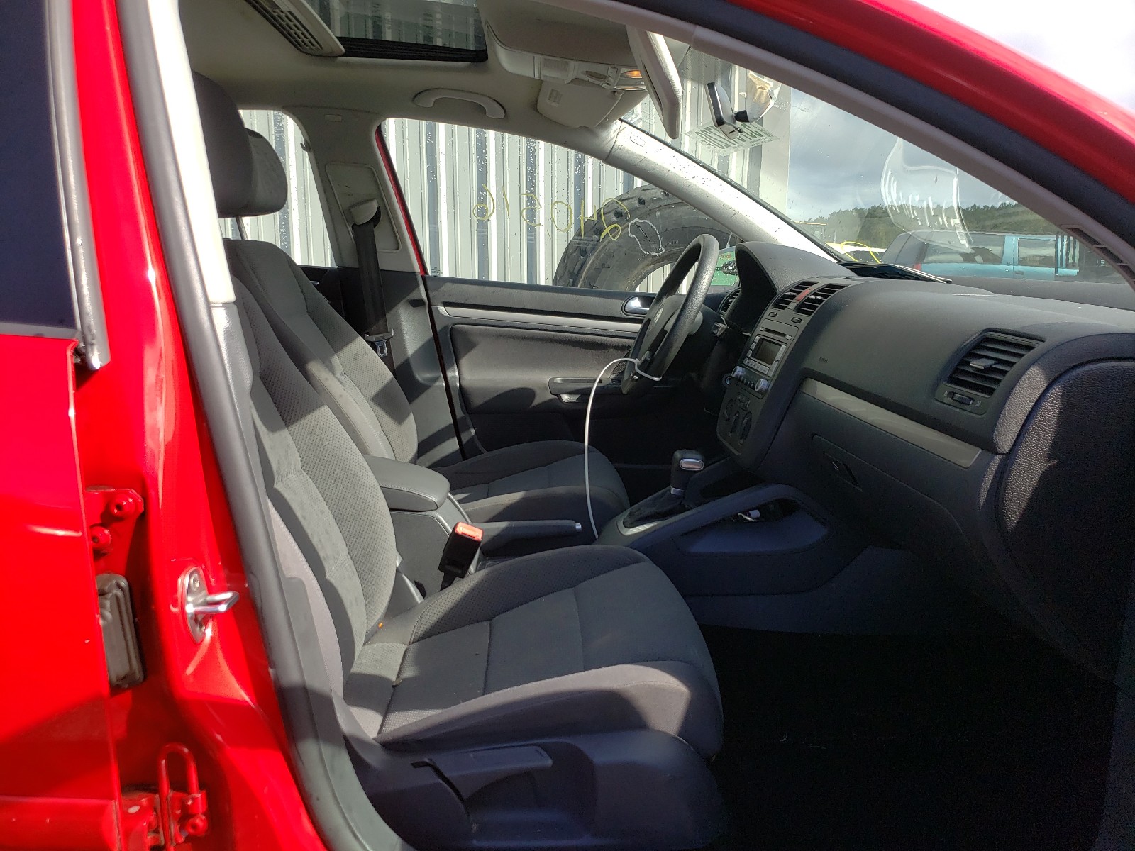 Photo 5 from auction – 2008 VOLKSWAGEN RABBIT with VIN WVWDB71K38W294202