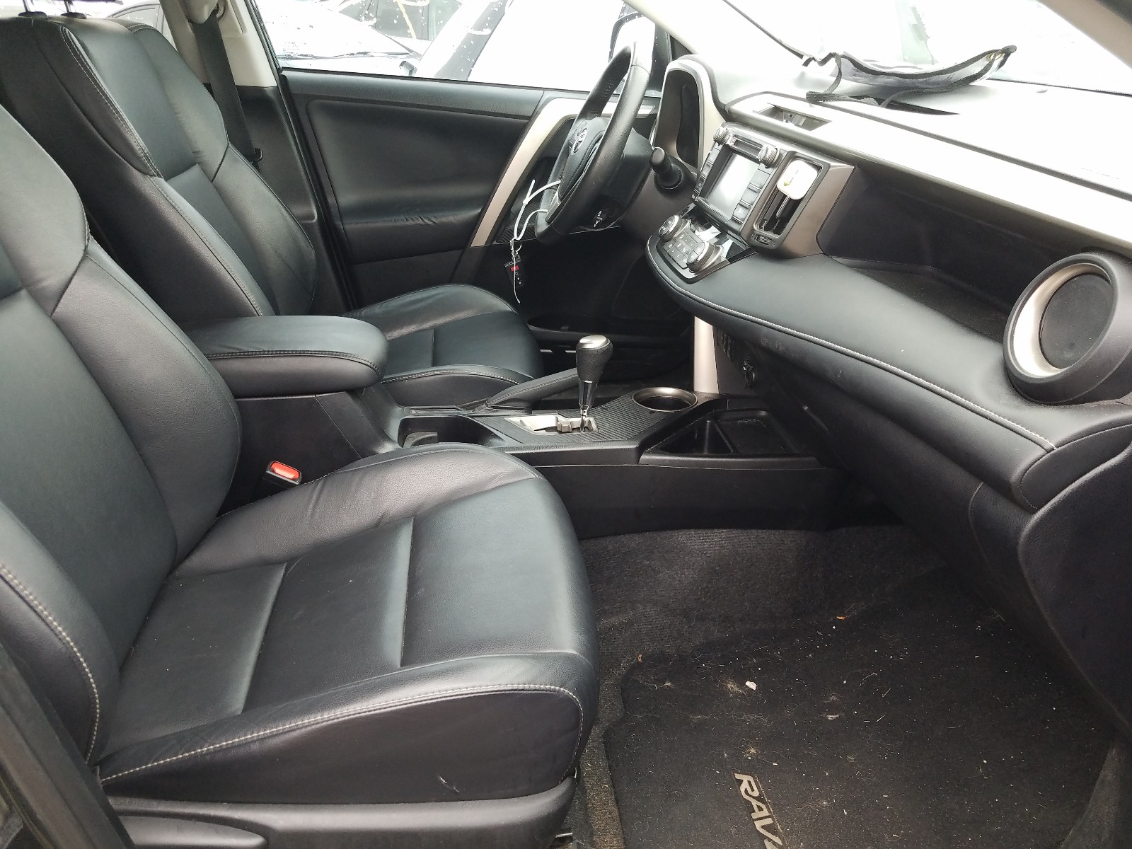 Photo 5 from auction – 2015 TOYOTA RAV4 LIMIT with VIN 2T3YFREV0FW196228