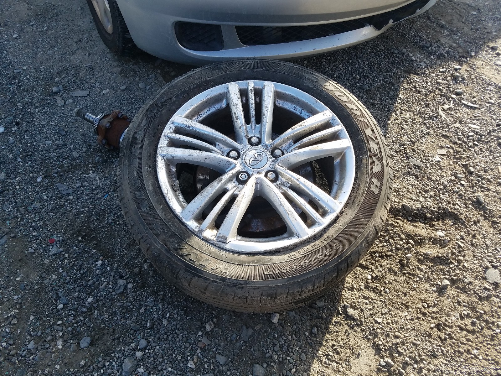 Photo 9 from auction – 2015 INFINITI Q40 with VIN JN1CV6AP7FM501842