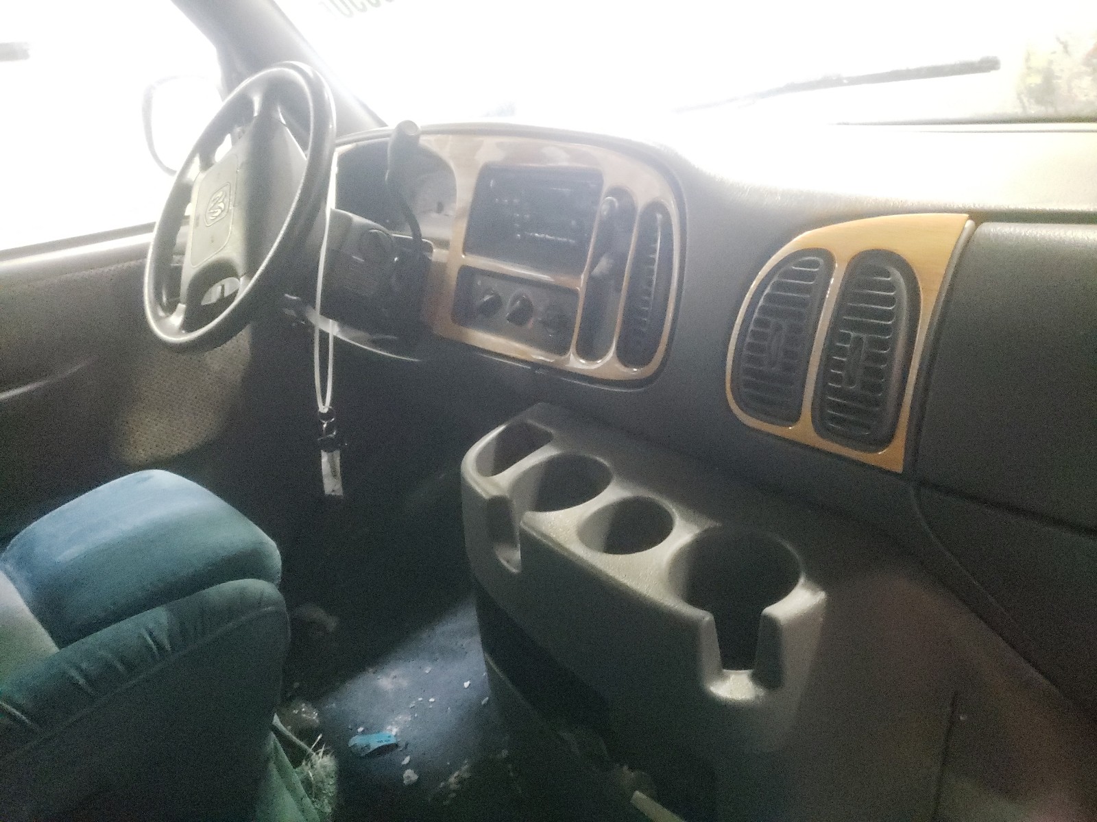 Zdjęcie 9 z aukcji – 2000 COAH TL z VIN 2B6KB31Z6YK109496