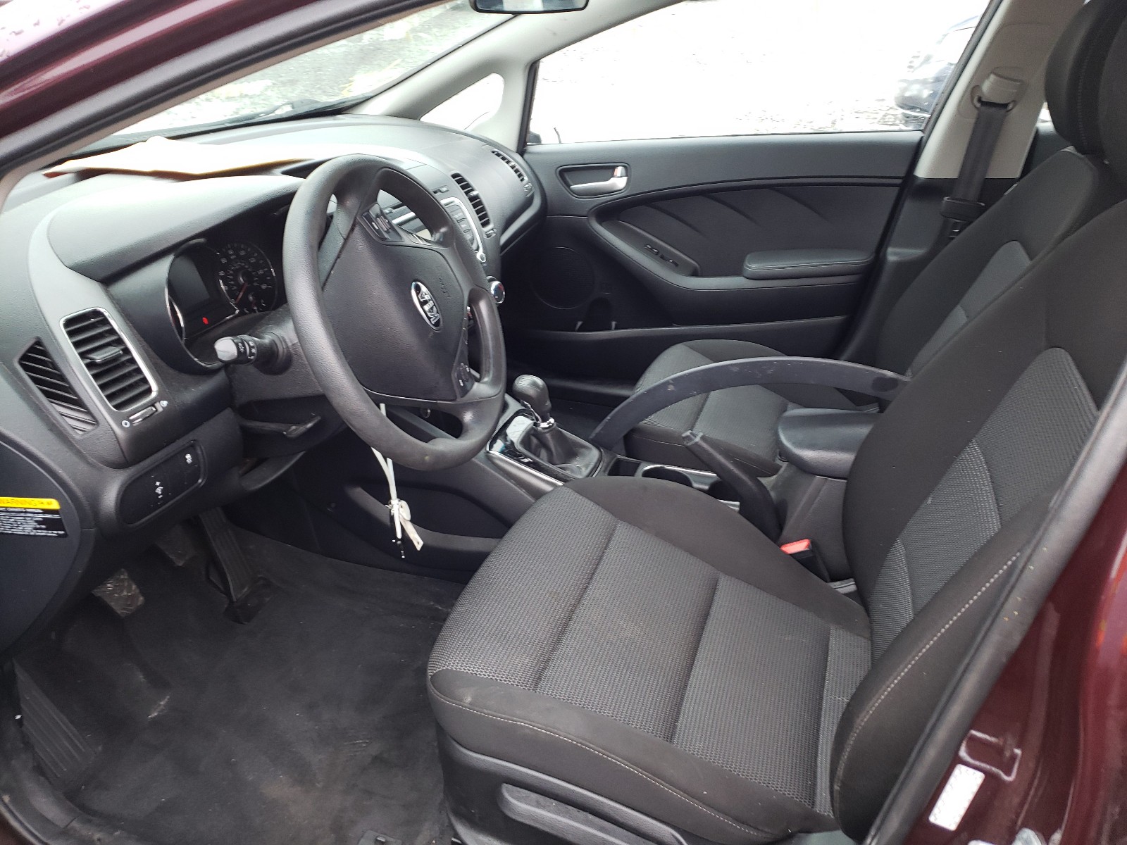 Photo 5 from auction – 2017 KIA FORTE LX with VIN 3KPFK4A79HE056948