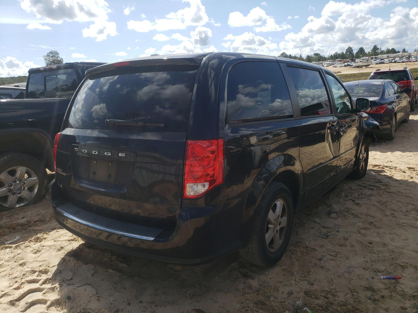 Photo 4 from auction – 2011 DODGE CARAVAN with VIN 2D4RN3DG6BR617514