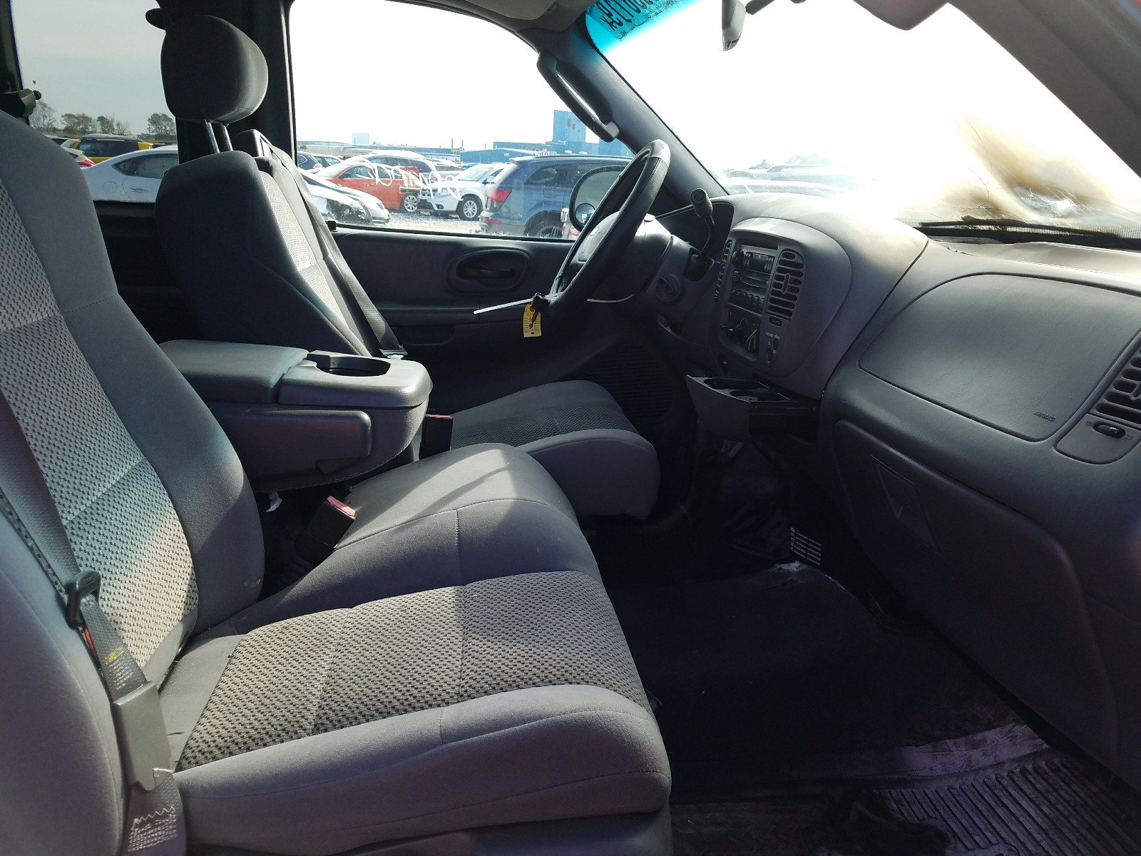 Photo 5 from auction – 2004 FORD F-150 HERI with VIN 2FTRX17W04CA67473