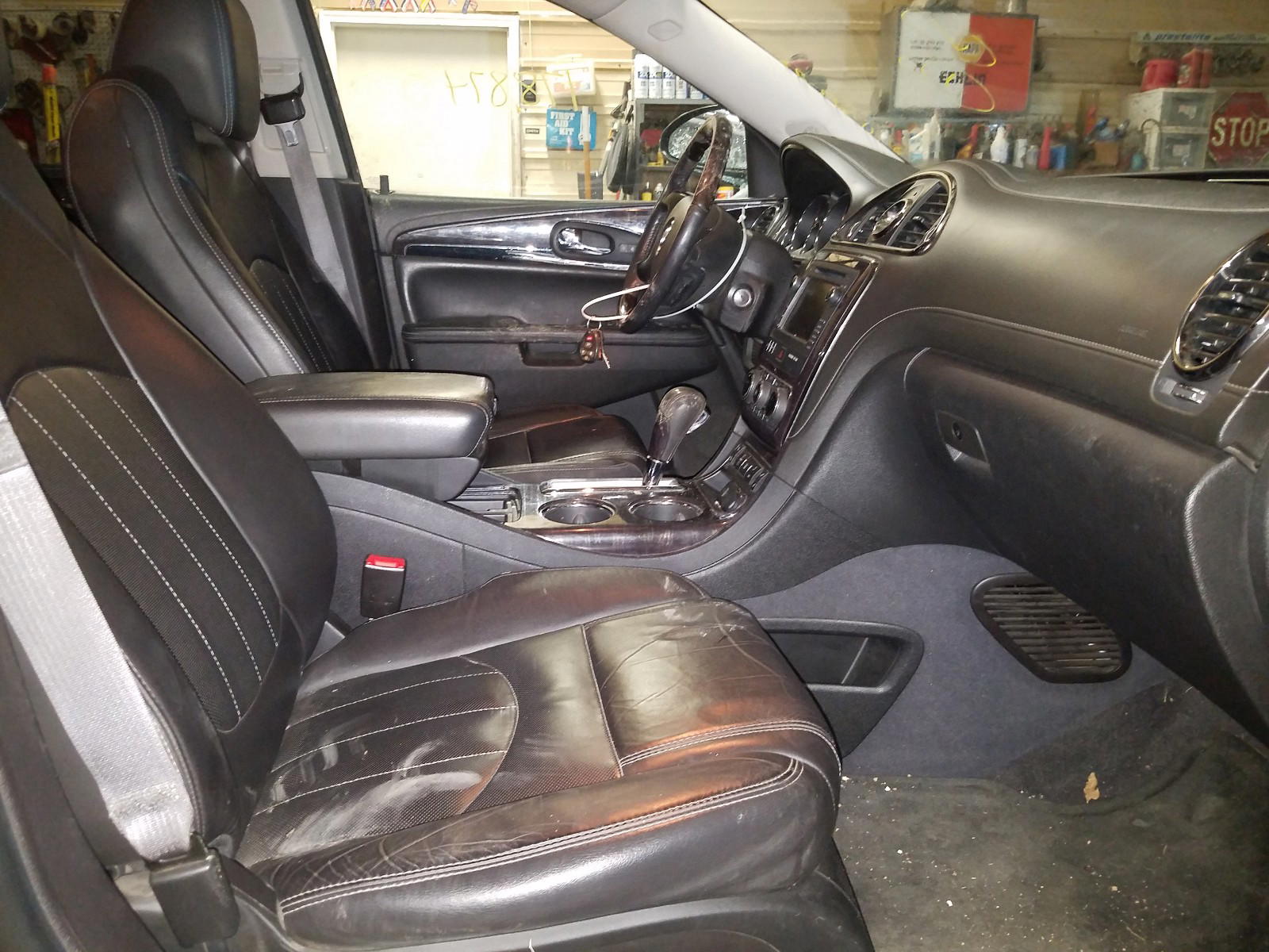 Photo 5 from auction – 2015 BUICK ENCLAVE with VIN 5GAKVBKD0FJ197763