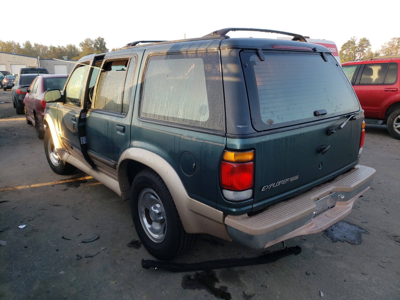 Photo 3 from auction – 1996 FORD EXPLORER with VIN 1FMDU32X6TUA61072