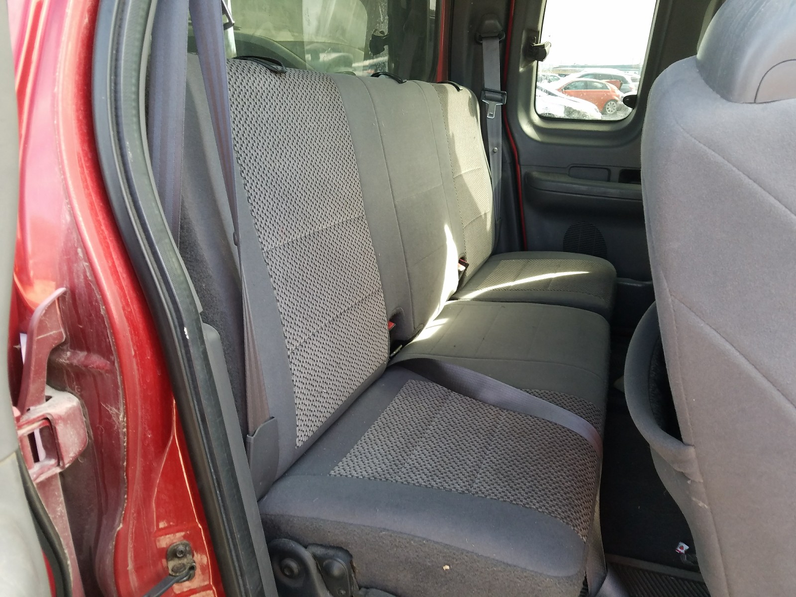Photo 6 from auction – 2004 FORD F-150 HERI with VIN 2FTRX17W04CA67473