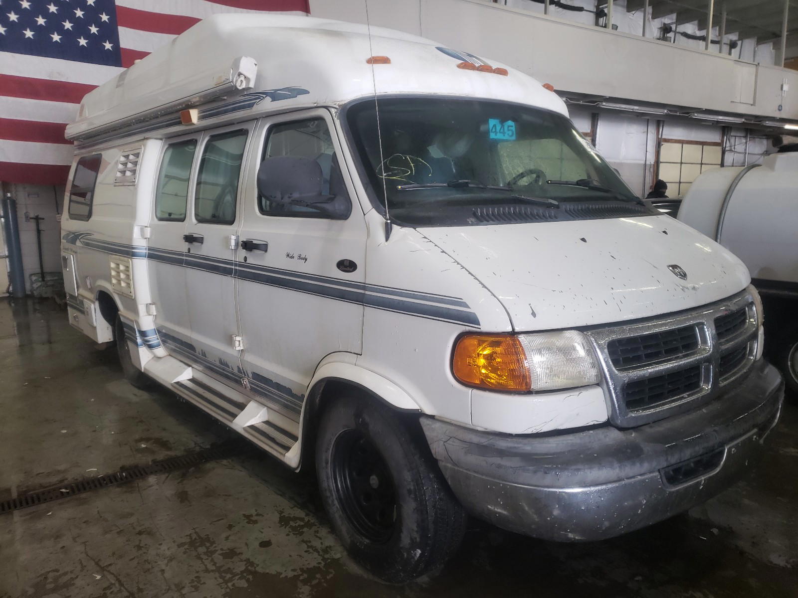 COAH TL 2000 with VIN 2B6KB31Z6YK109496 - Photo from auction