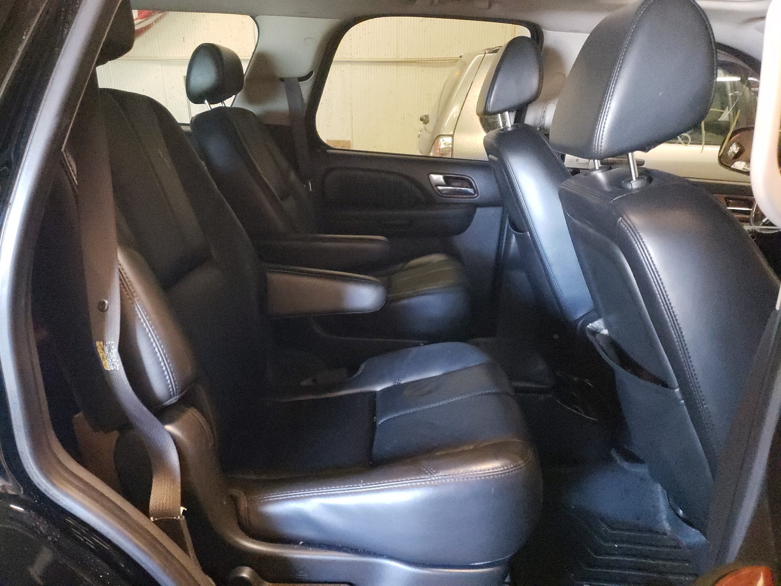 Photo 6 from auction – 2007 GMC YUKON with VIN 1GKFK13097R206045