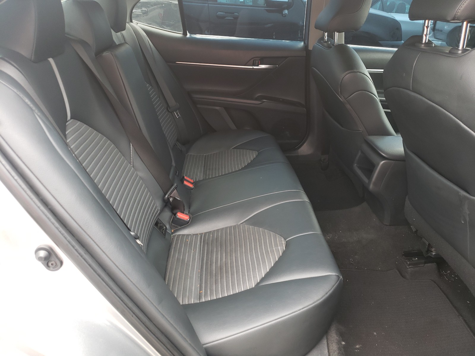 Photo 6 from auction – 2019 TOYOTA CAMRY L with VIN 4T1B11HK4KU787091